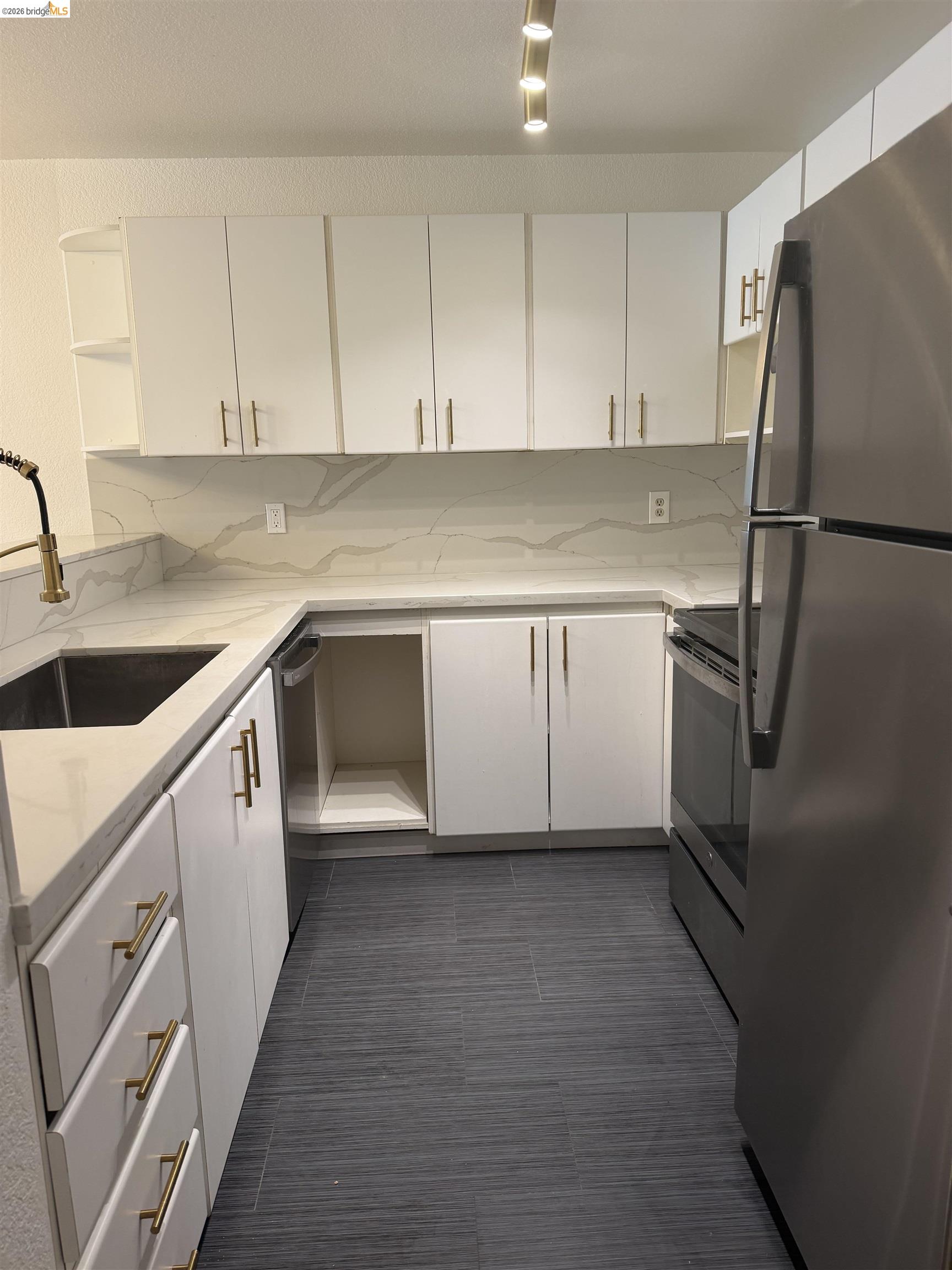 Detail Gallery Image 11 of 17 For 535 Pierce St #1114,  Albany,  CA 94706 - 2 Beds | 2 Baths