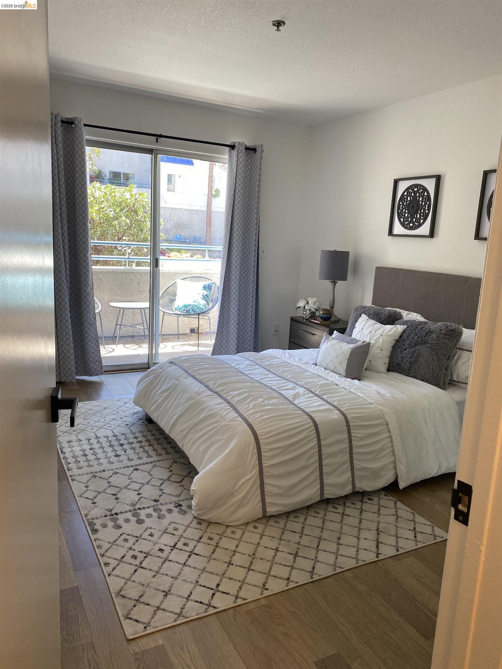 Detail Gallery Image 6 of 17 For 535 Pierce St #1114,  Albany,  CA 94706 - 2 Beds | 2 Baths