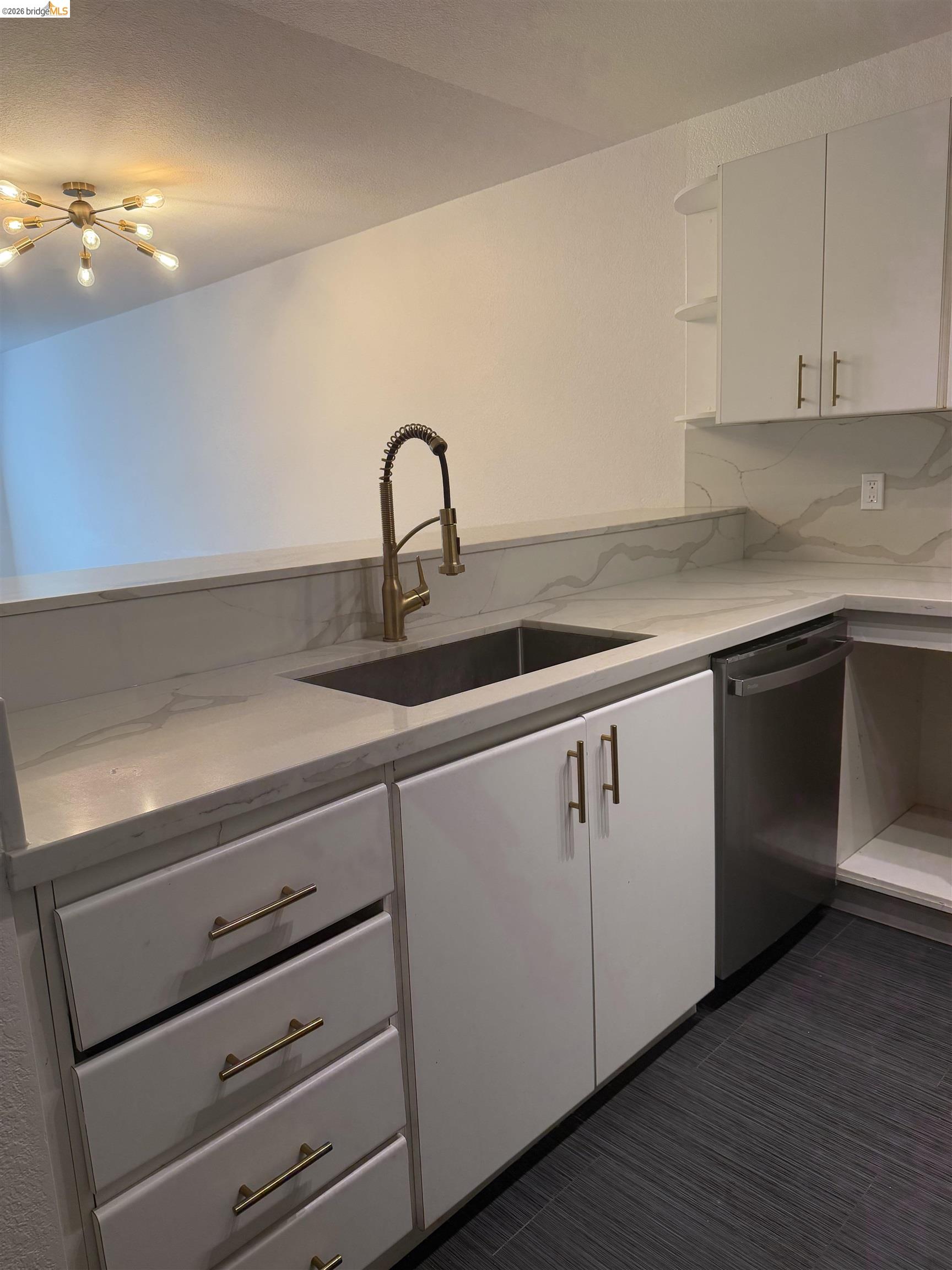 Detail Gallery Image 10 of 17 For 535 Pierce St #1114,  Albany,  CA 94706 - 2 Beds | 2 Baths