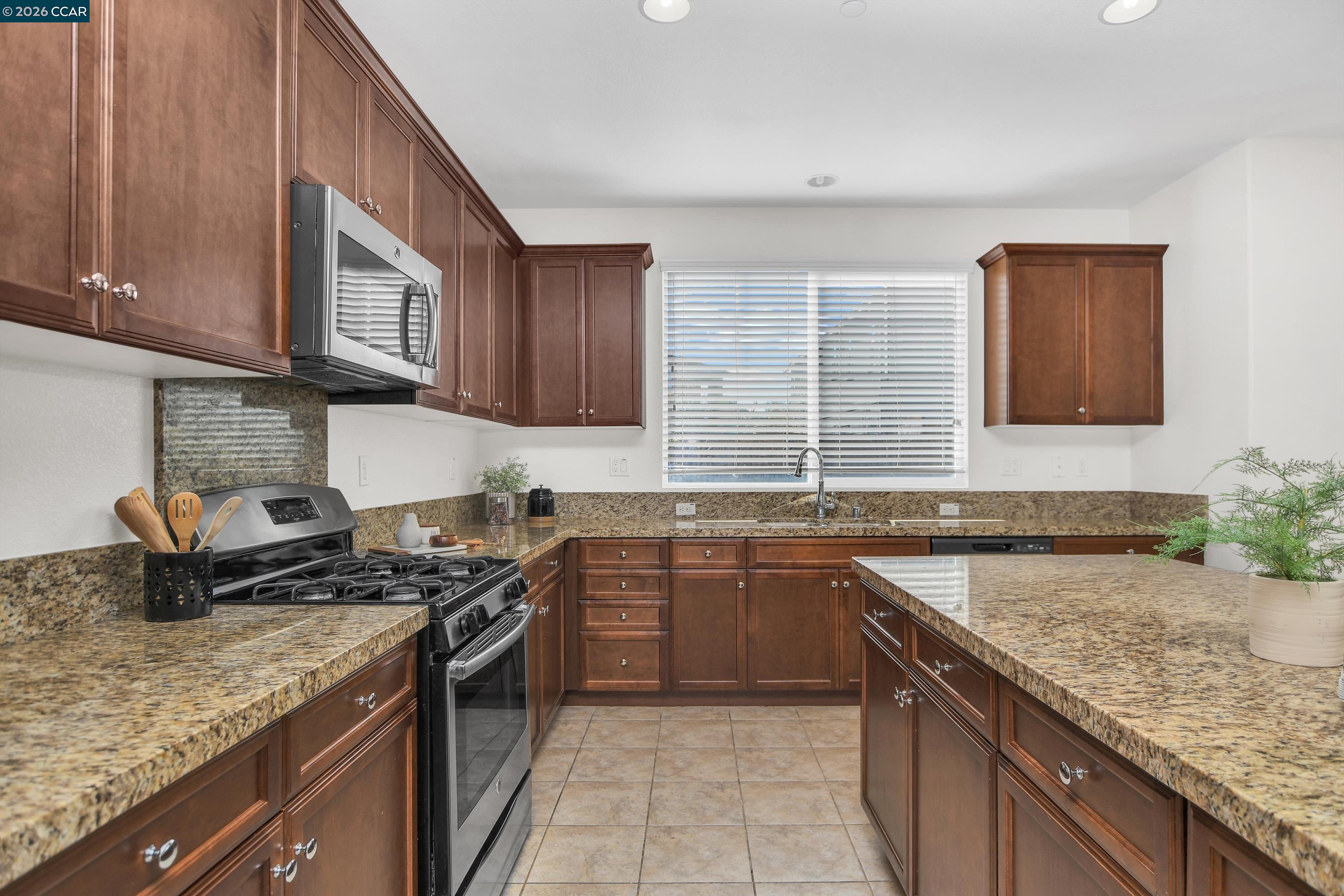 Detail Gallery Image 10 of 42 For 4790 Hawkins St, Antioch,  CA 94531 - 4 Beds | 3 Baths