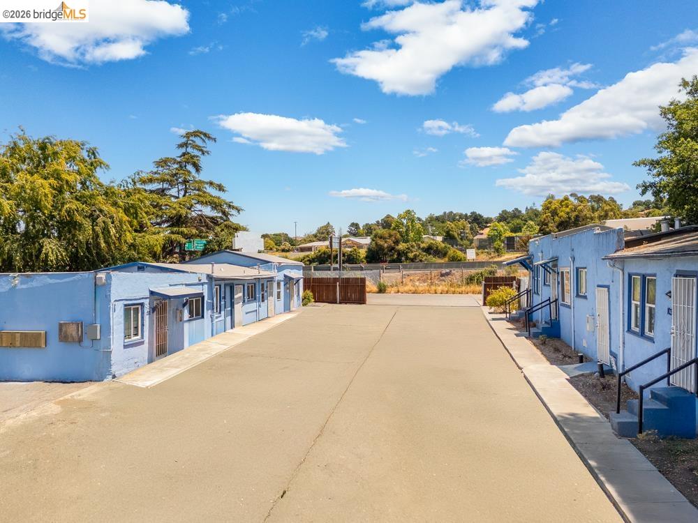 Detail Gallery Image 4 of 15 For 121 Lincoln Rd, Vallejo,  CA 94590 - – Beds | – Baths