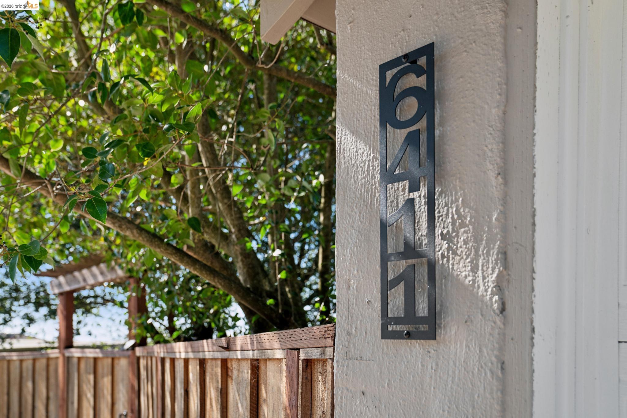Detail Gallery Image 2 of 57 For 6411 Snake Road, Oakland,  CA 94611 - 3 Beds | 2 Baths