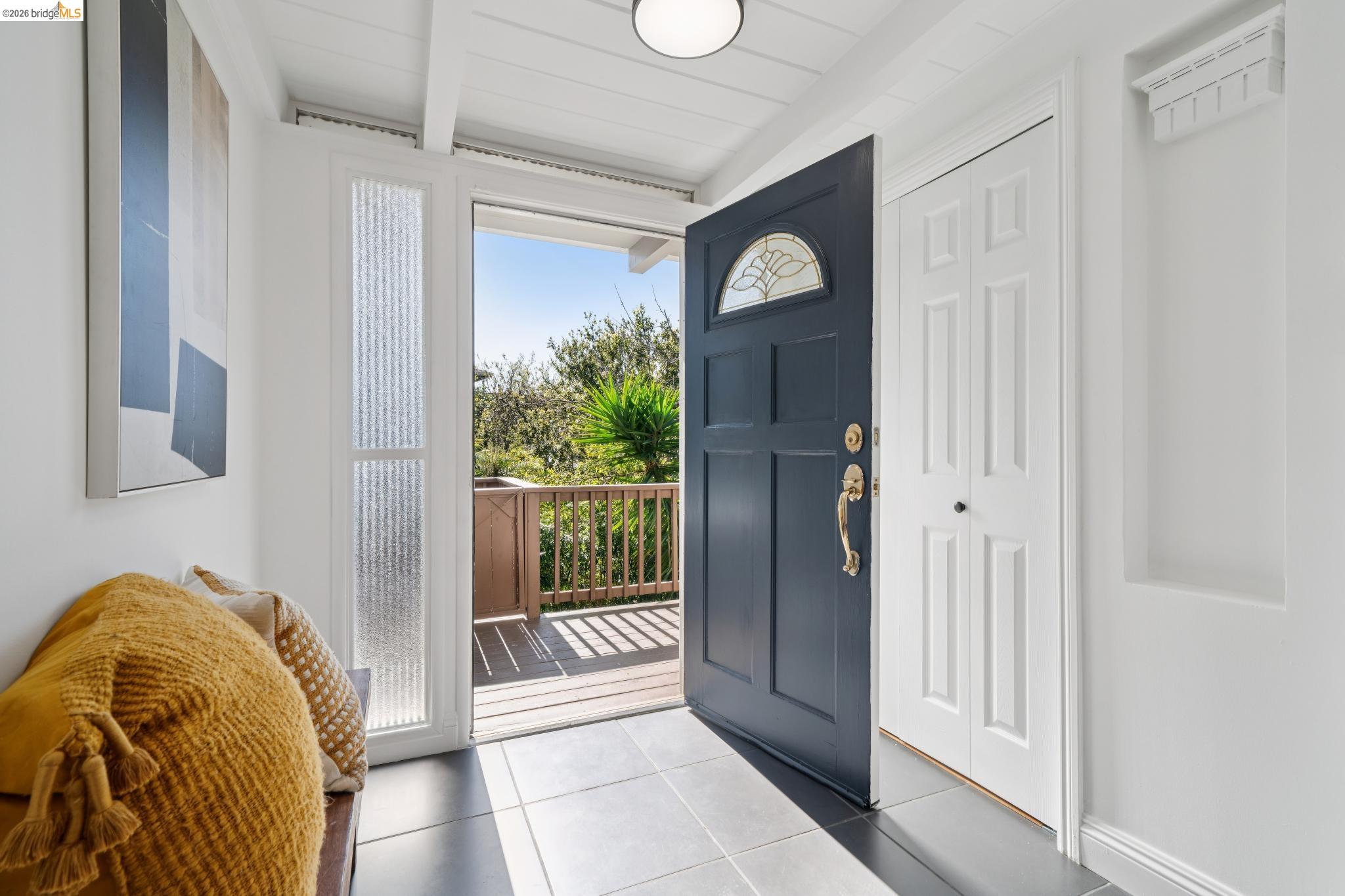 Detail Gallery Image 11 of 57 For 6411 Snake Road, Oakland,  CA 94611 - 3 Beds | 2 Baths