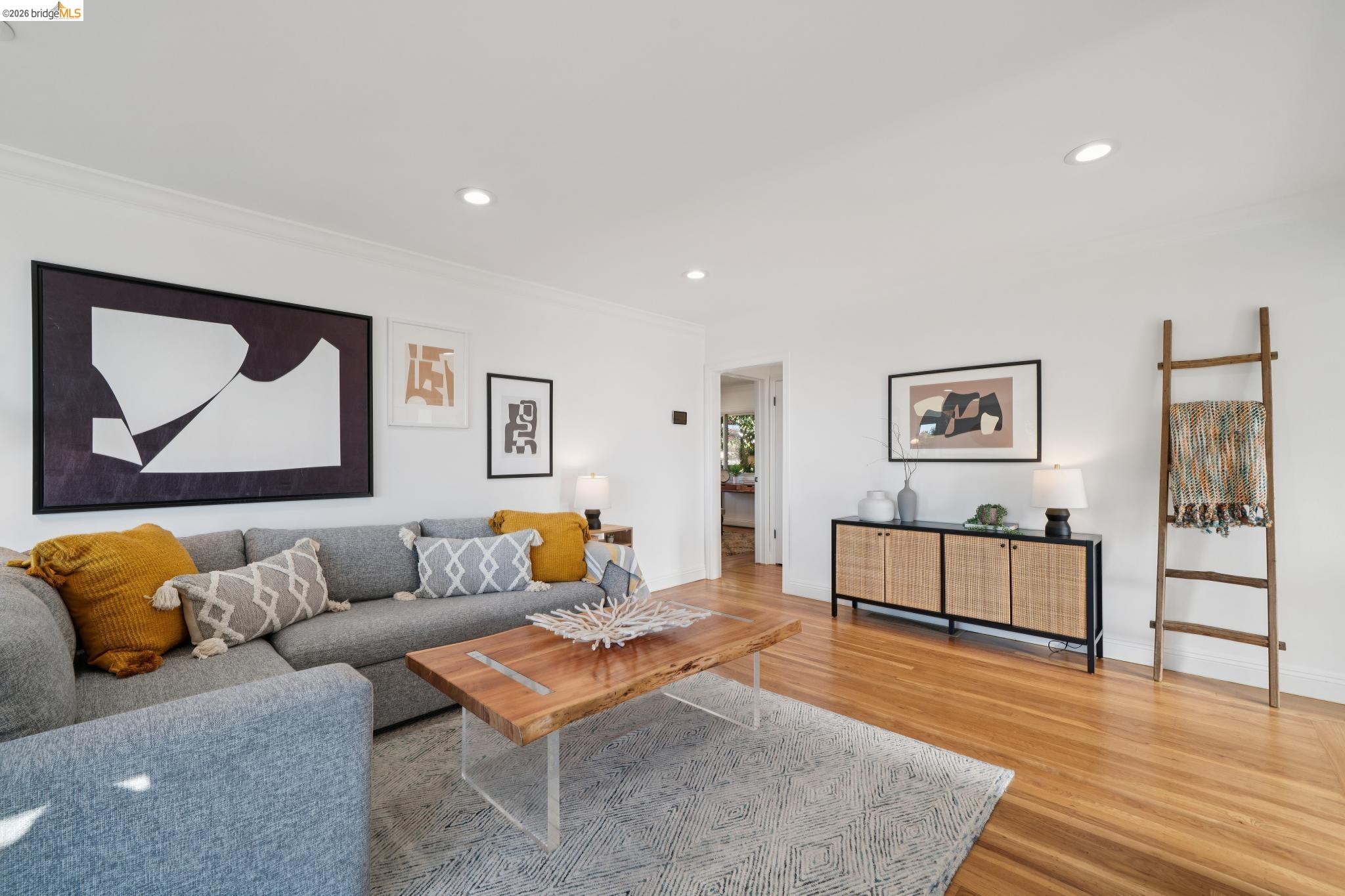 Detail Gallery Image 14 of 57 For 6411 Snake Road, Oakland,  CA 94611 - 3 Beds | 2 Baths