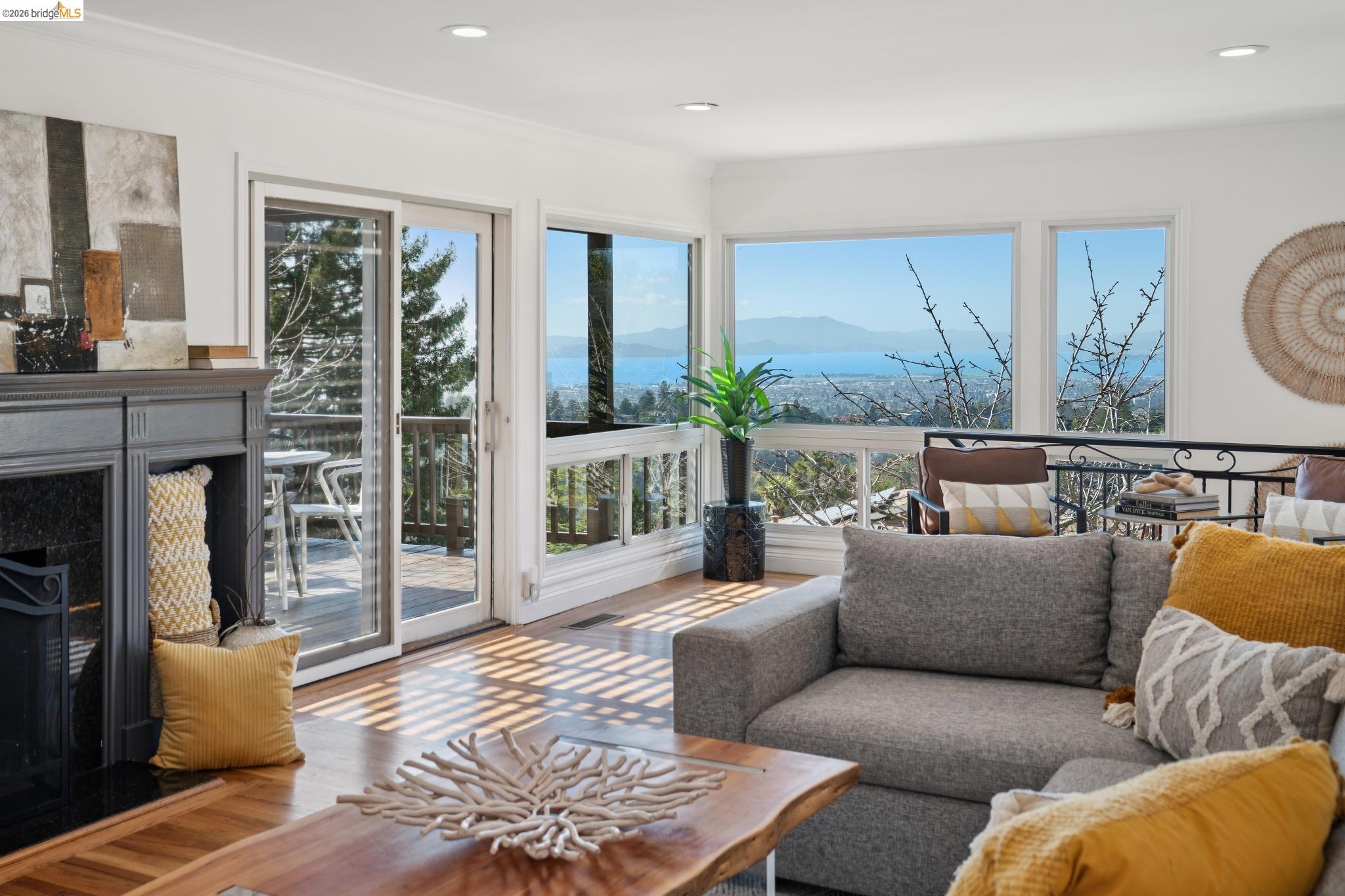 Detail Gallery Image 15 of 57 For 6411 Snake Road, Oakland,  CA 94611 - 3 Beds | 2 Baths