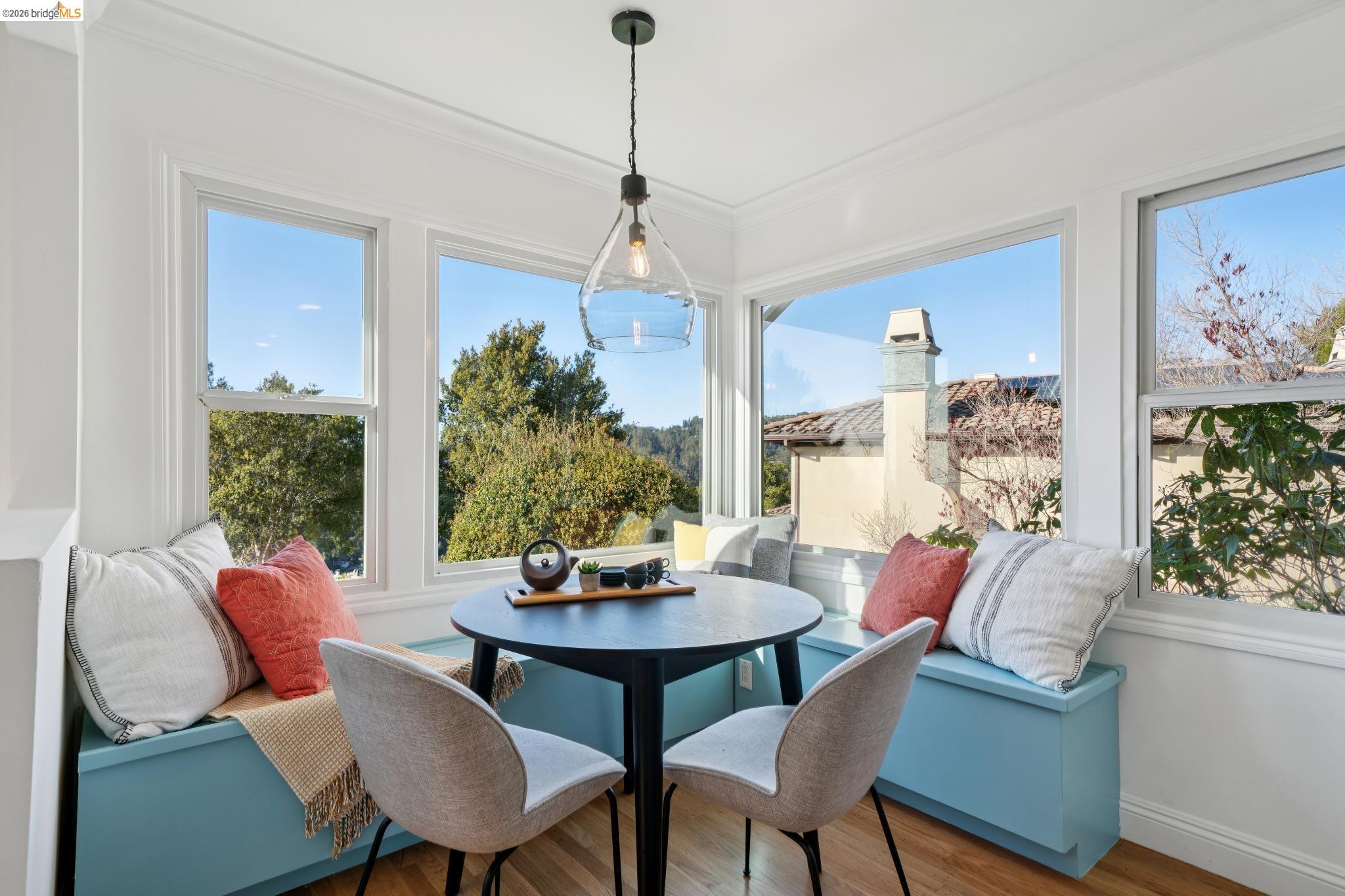 Detail Gallery Image 21 of 57 For 6411 Snake Road, Oakland,  CA 94611 - 3 Beds | 2 Baths