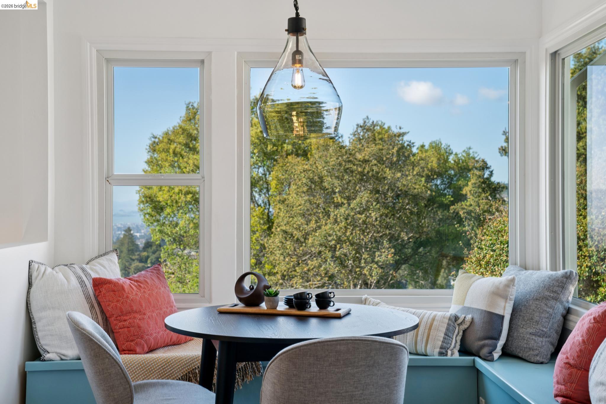 Detail Gallery Image 22 of 57 For 6411 Snake Road, Oakland,  CA 94611 - 3 Beds | 2 Baths