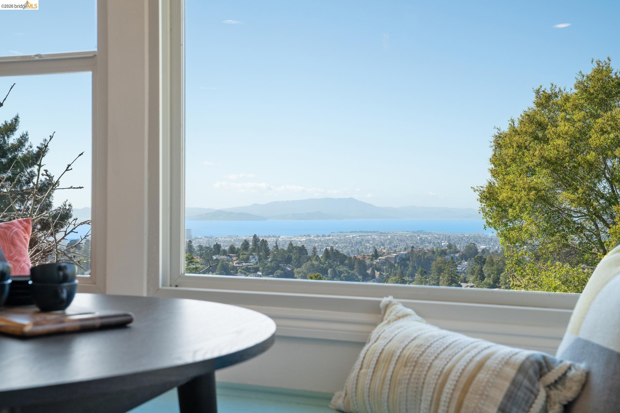 Detail Gallery Image 23 of 57 For 6411 Snake Road, Oakland,  CA 94611 - 3 Beds | 2 Baths