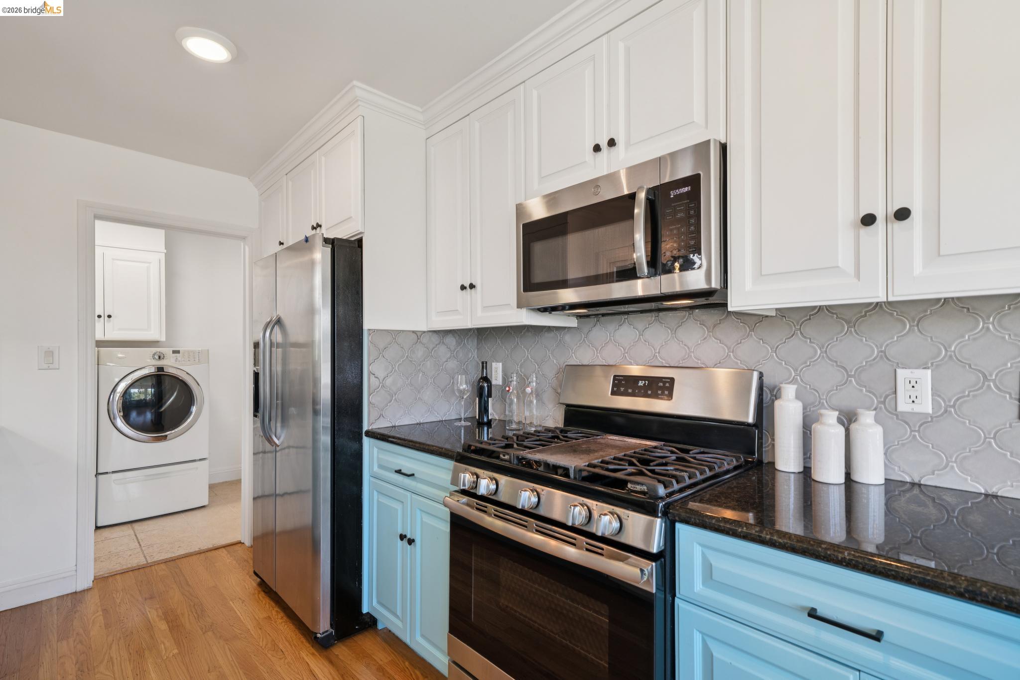 Detail Gallery Image 26 of 57 For 6411 Snake Road, Oakland,  CA 94611 - 3 Beds | 2 Baths