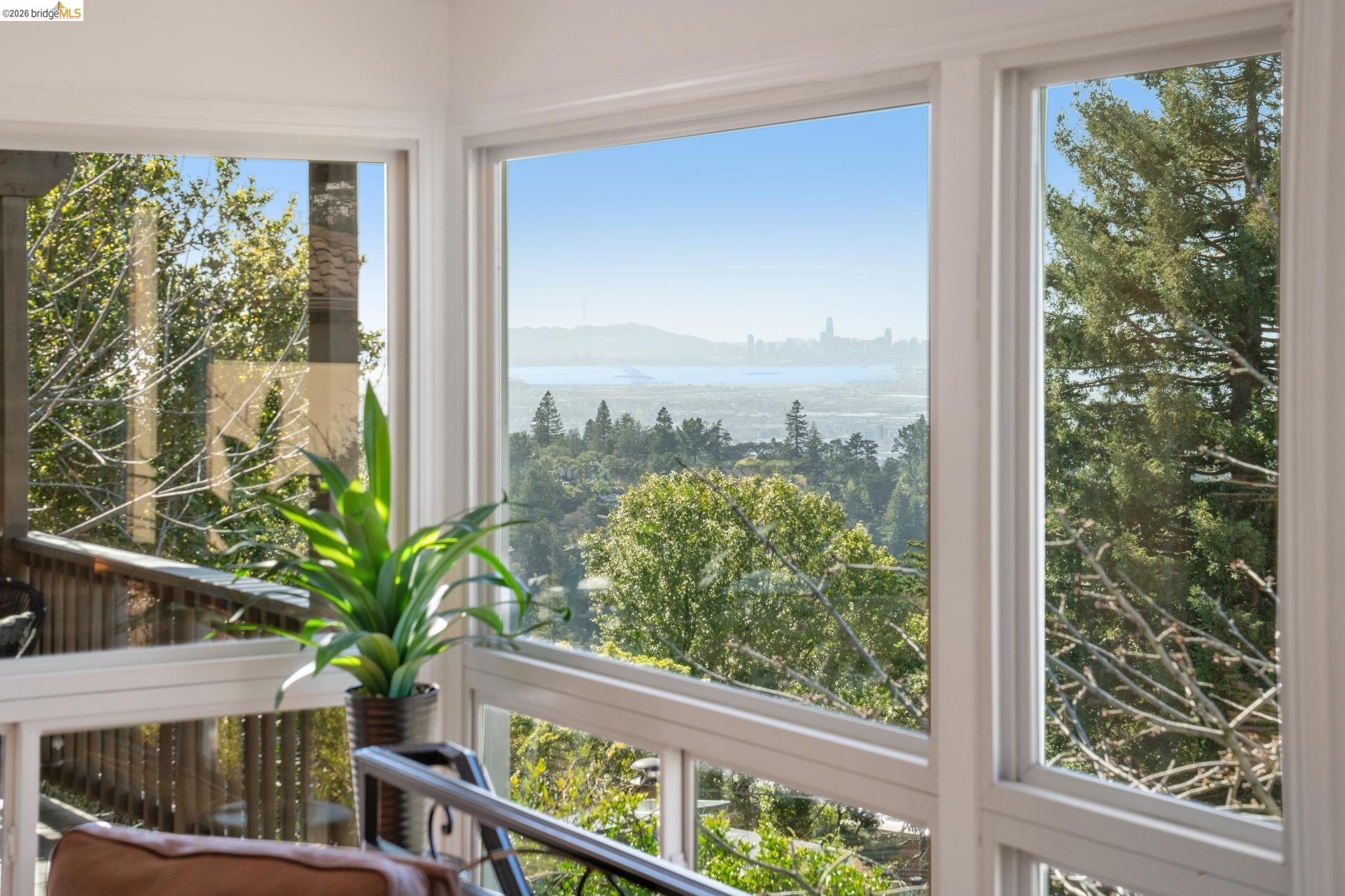 Detail Gallery Image 28 of 57 For 6411 Snake Road, Oakland,  CA 94611 - 3 Beds | 2 Baths