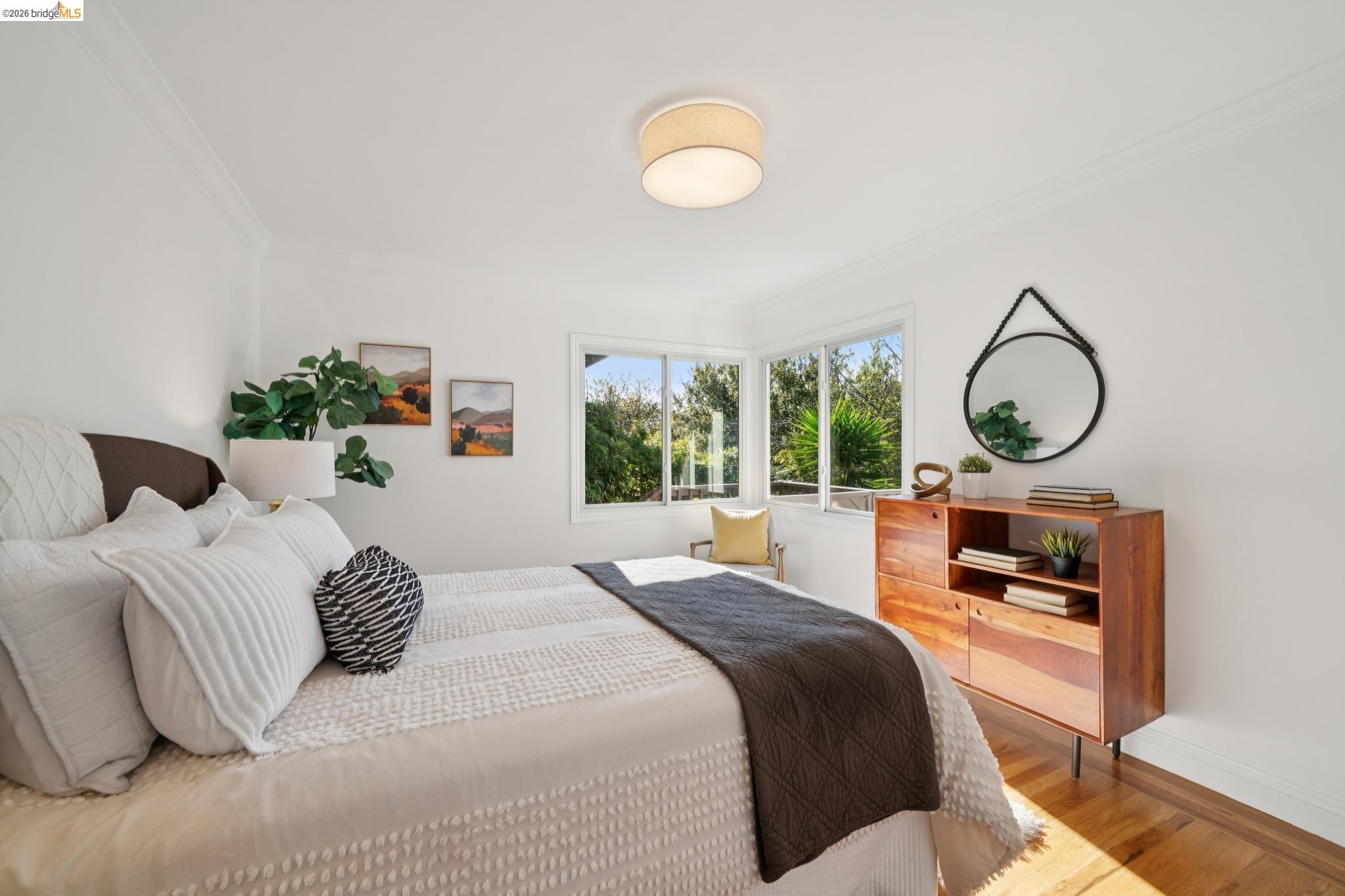 Detail Gallery Image 30 of 57 For 6411 Snake Road, Oakland,  CA 94611 - 3 Beds | 2 Baths