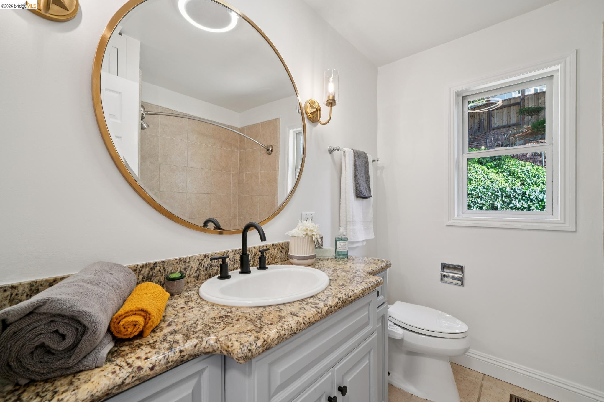 Detail Gallery Image 34 of 57 For 6411 Snake Road, Oakland,  CA 94611 - 3 Beds | 2 Baths