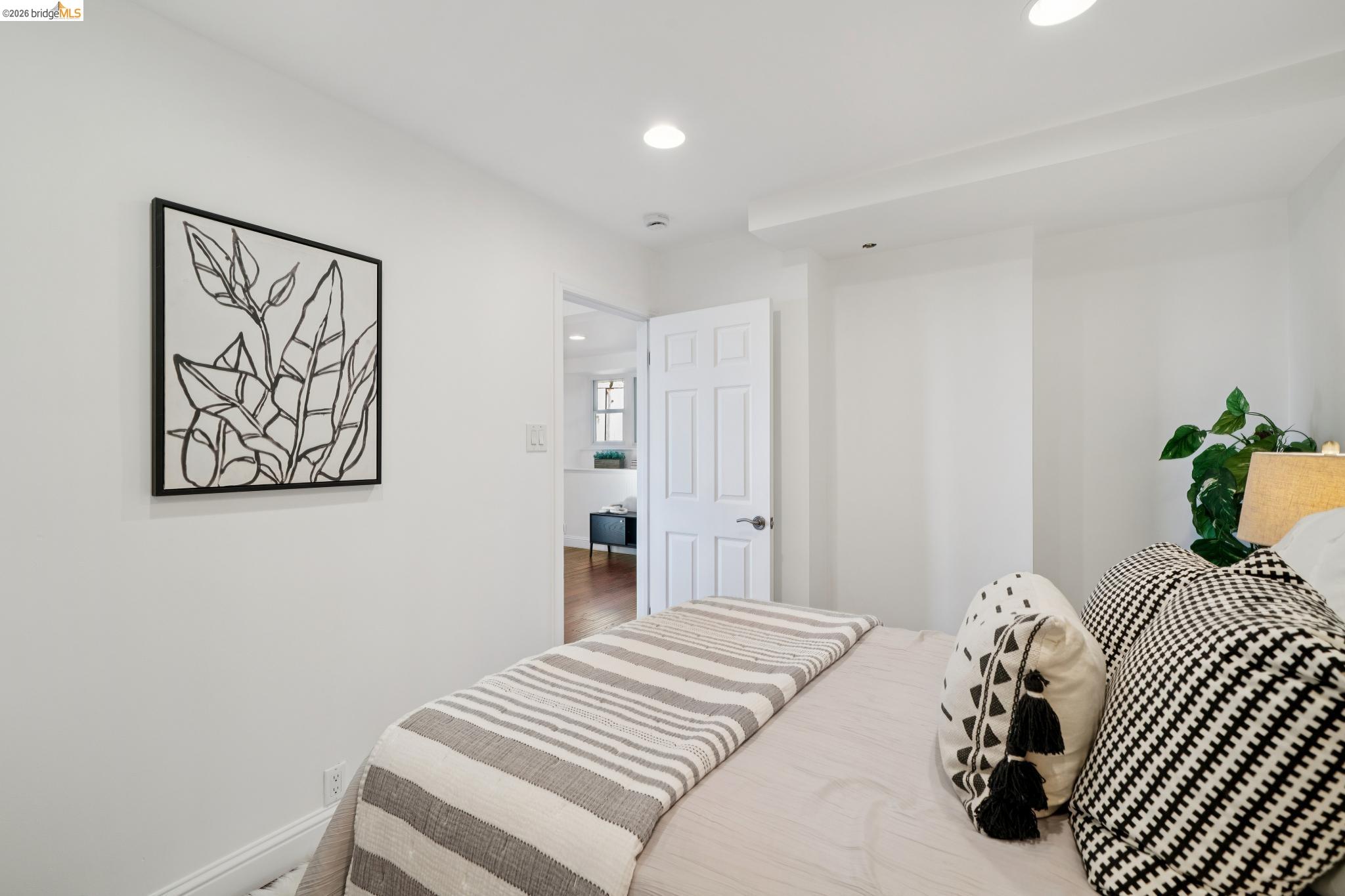 Detail Gallery Image 42 of 57 For 6411 Snake Road, Oakland,  CA 94611 - 3 Beds | 2 Baths