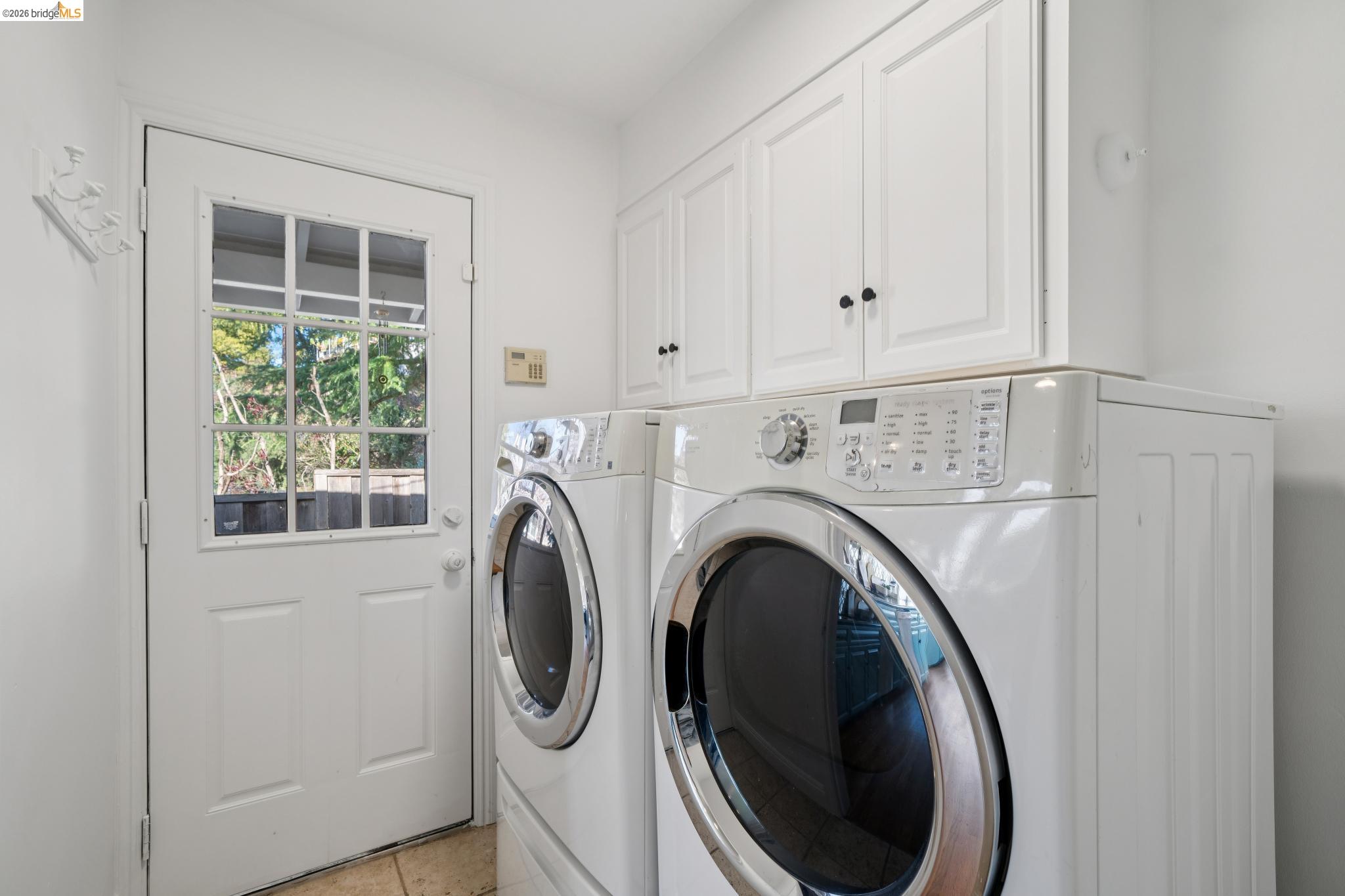 Detail Gallery Image 44 of 57 For 6411 Snake Road, Oakland,  CA 94611 - 3 Beds | 2 Baths