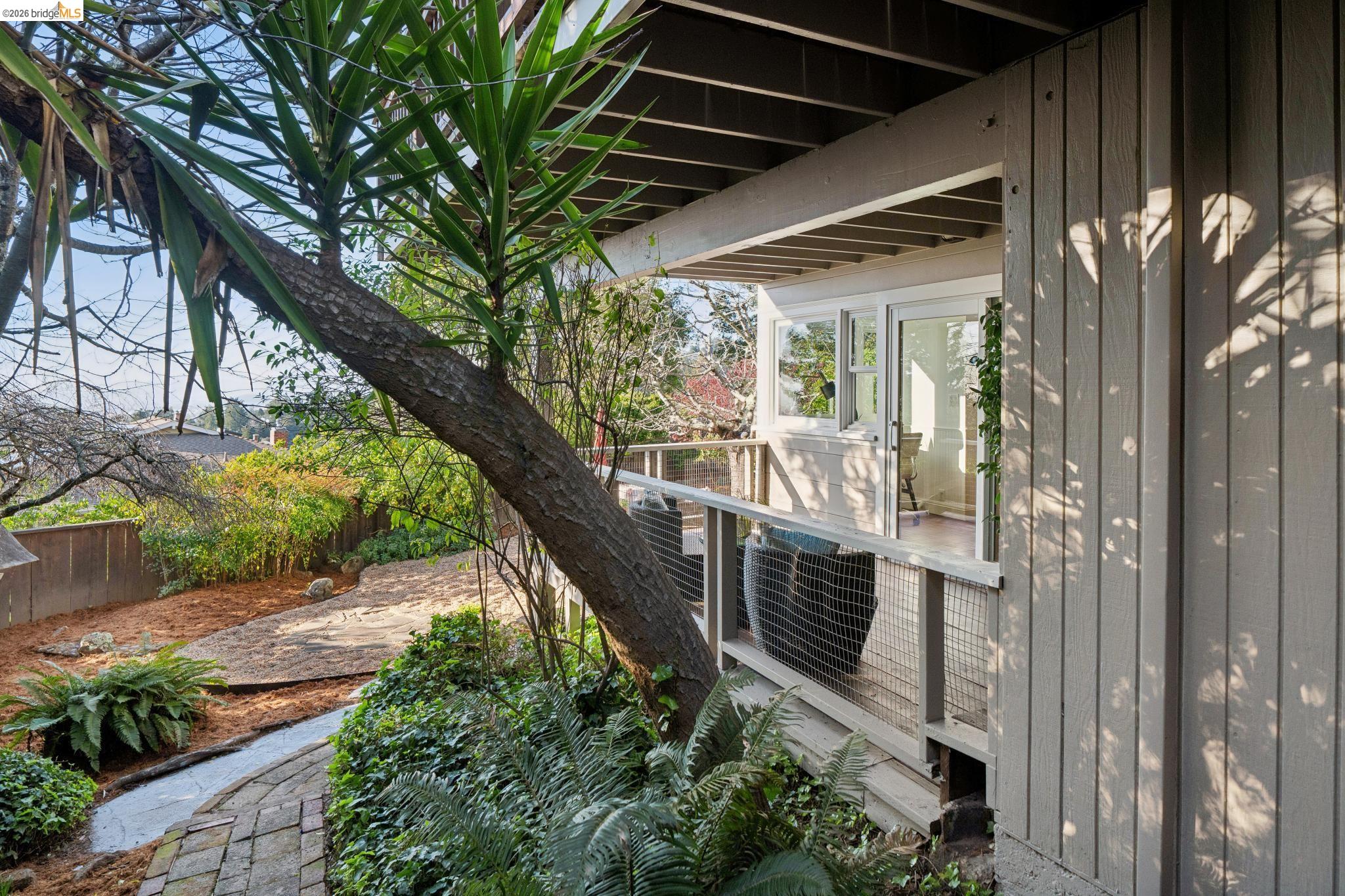 Detail Gallery Image 48 of 57 For 6411 Snake Road, Oakland,  CA 94611 - 3 Beds | 2 Baths