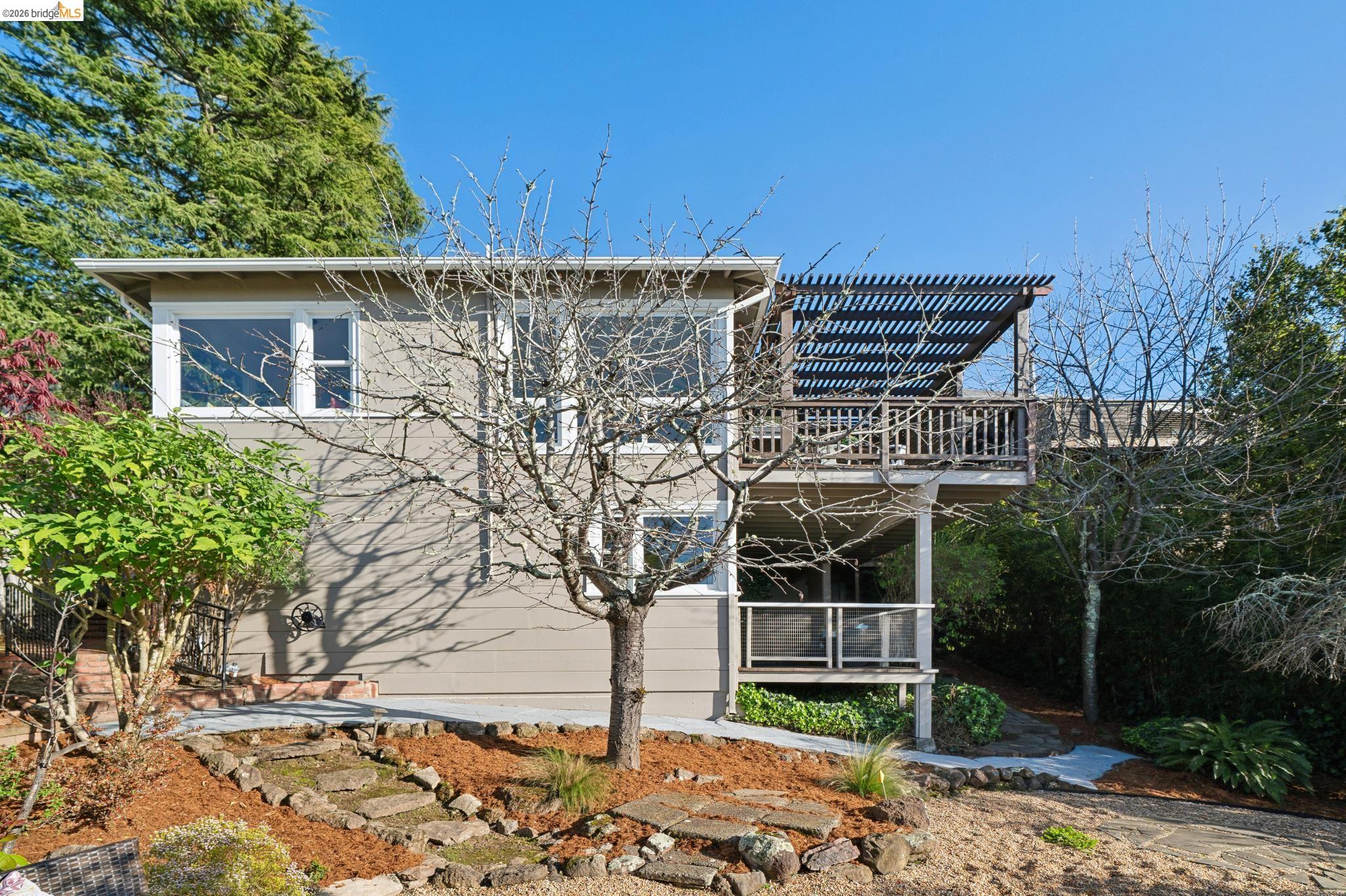 Detail Gallery Image 49 of 57 For 6411 Snake Road, Oakland,  CA 94611 - 3 Beds | 2 Baths