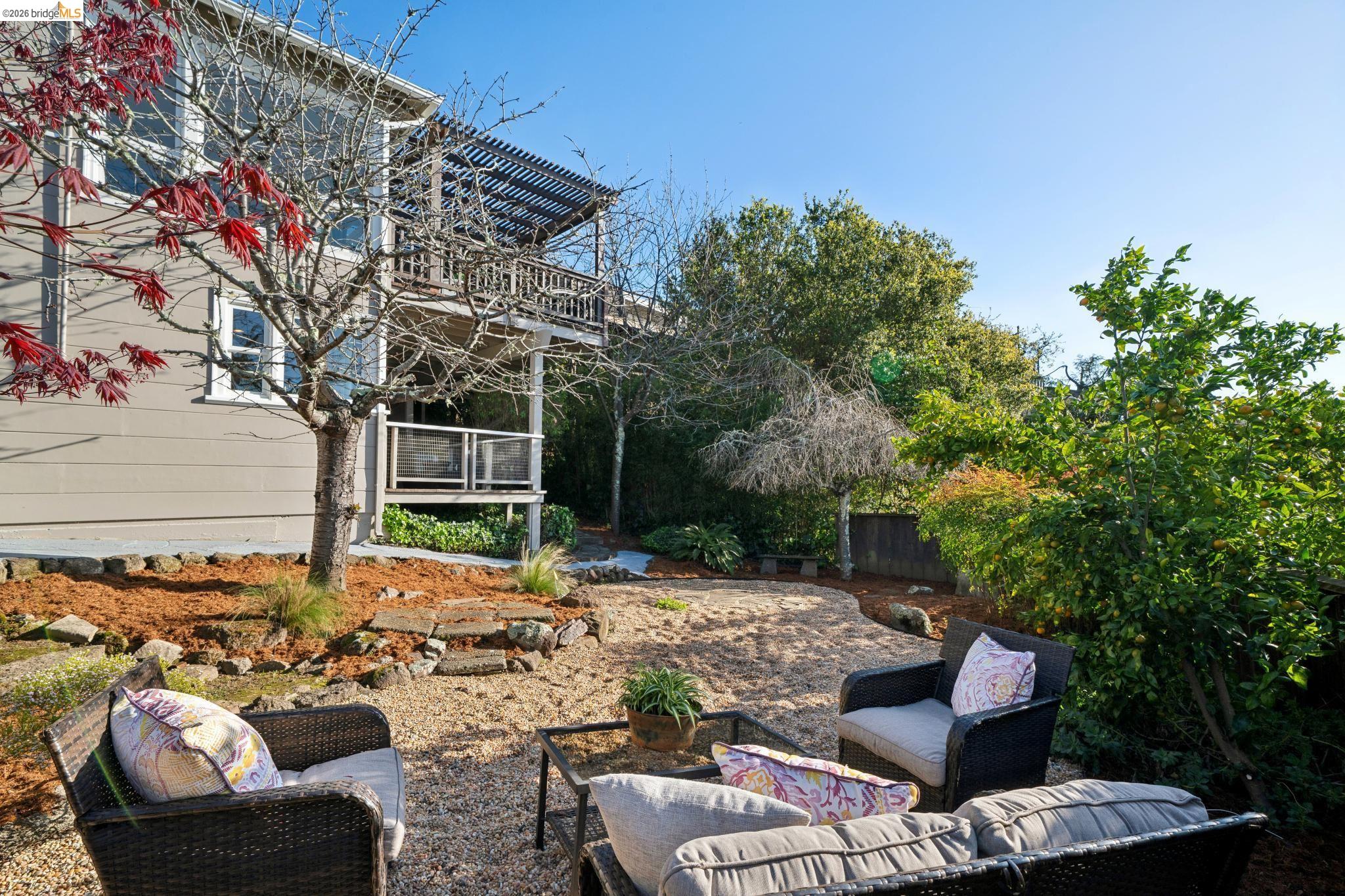 Detail Gallery Image 50 of 57 For 6411 Snake Road, Oakland,  CA 94611 - 3 Beds | 2 Baths