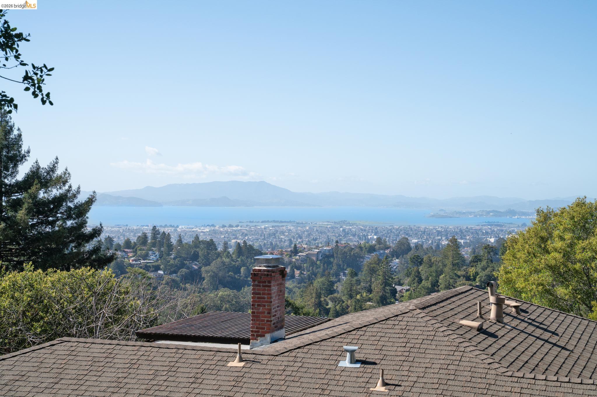 Detail Gallery Image 8 of 57 For 6411 Snake Road, Oakland,  CA 94611 - 3 Beds | 2 Baths