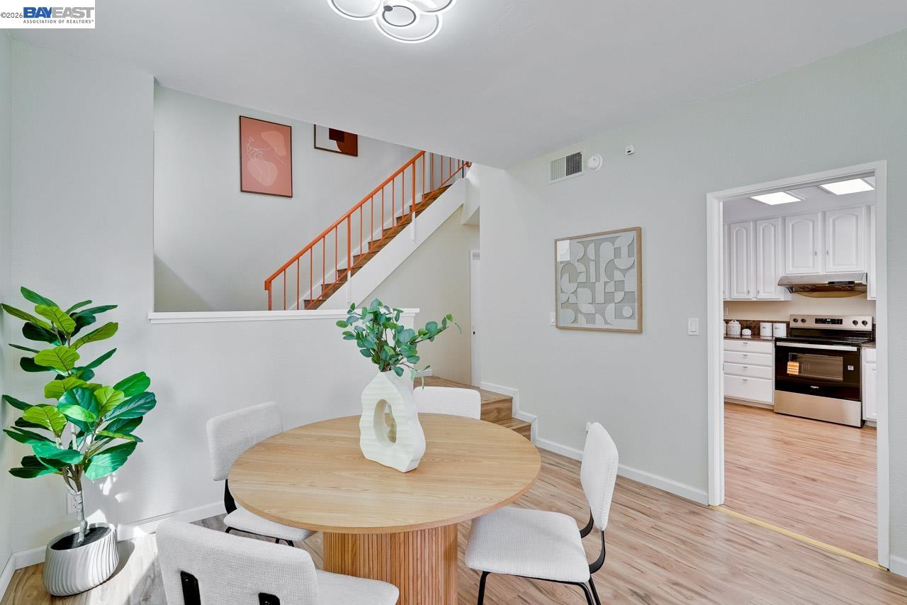 Detail Gallery Image 11 of 58 For 4691 Rousillon Ave, Fremont,  CA 94555 - 4 Beds | 2/1 Baths