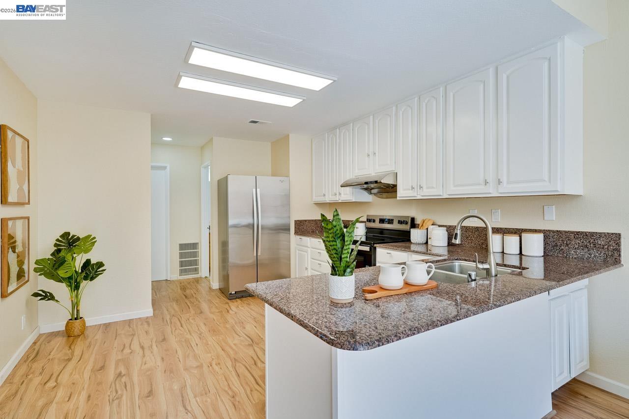 Detail Gallery Image 19 of 58 For 4691 Rousillon Ave, Fremont,  CA 94555 - 4 Beds | 2/1 Baths