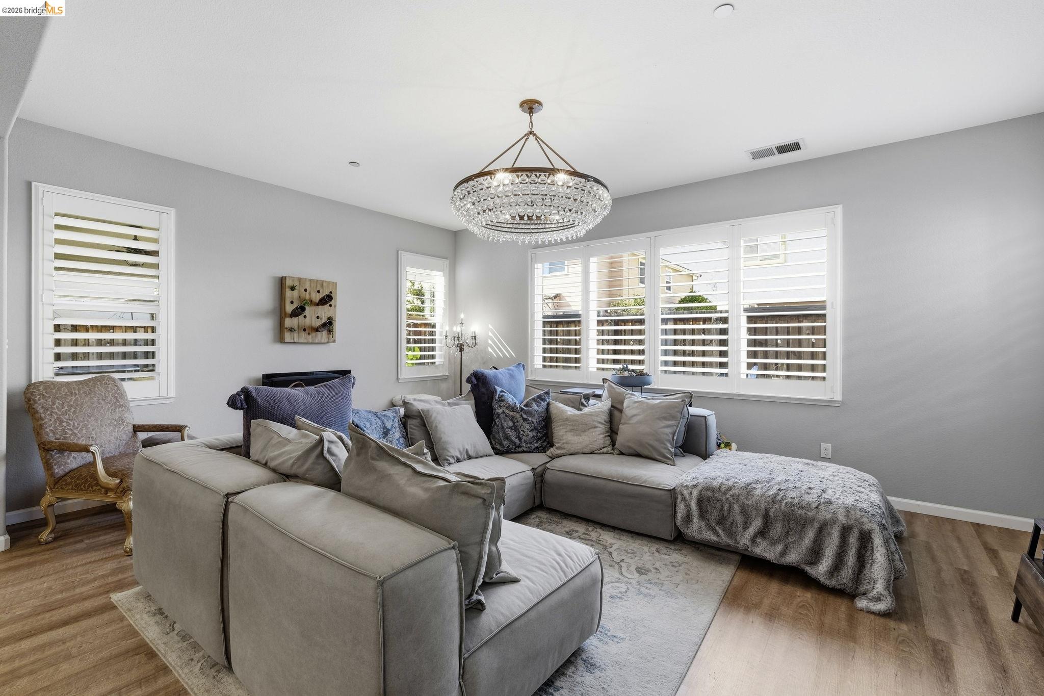 Detail Gallery Image 5 of 38 For 369 Parkfield Way, Oakley,  CA 94561 - 5 Beds | 4 Baths