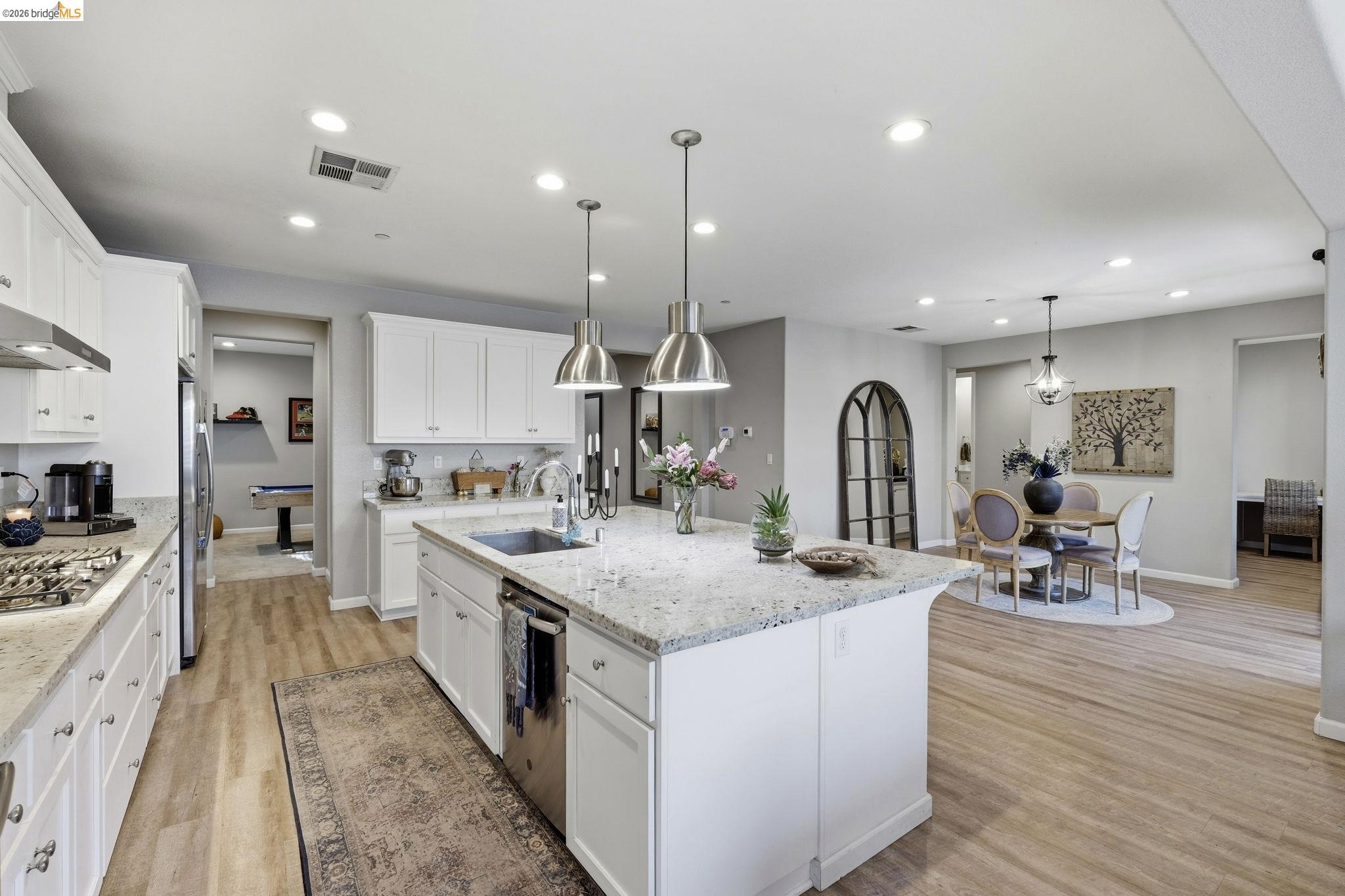 Detail Gallery Image 7 of 38 For 369 Parkfield Way, Oakley,  CA 94561 - 5 Beds | 4 Baths