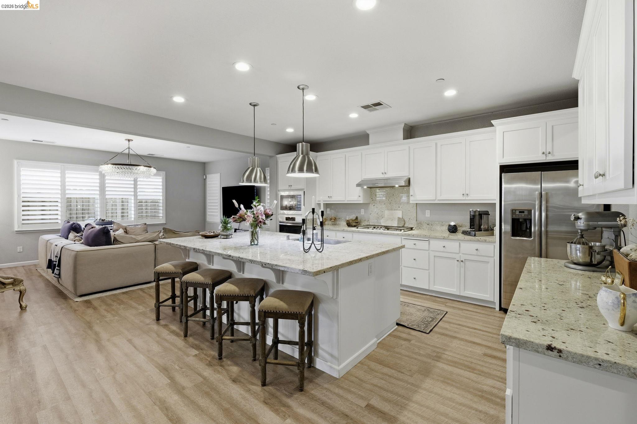 Detail Gallery Image 8 of 38 For 369 Parkfield Way, Oakley,  CA 94561 - 5 Beds | 4 Baths