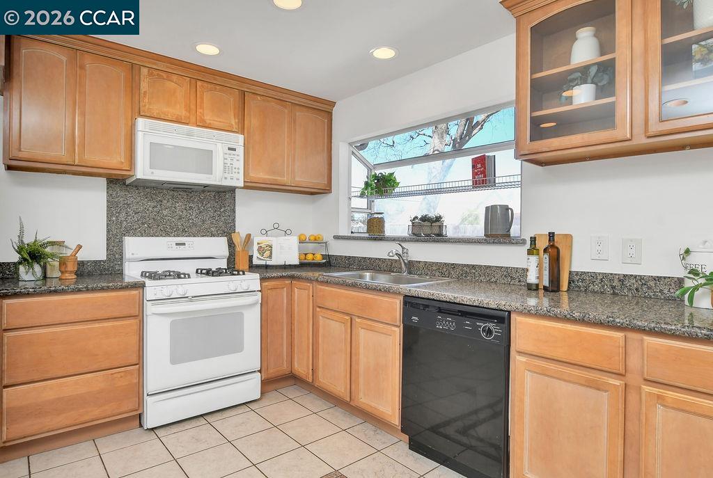 Detail Gallery Image 11 of 25 For 1475 Bassett Dr, Concord,  CA 94521 - 3 Beds | 2 Baths