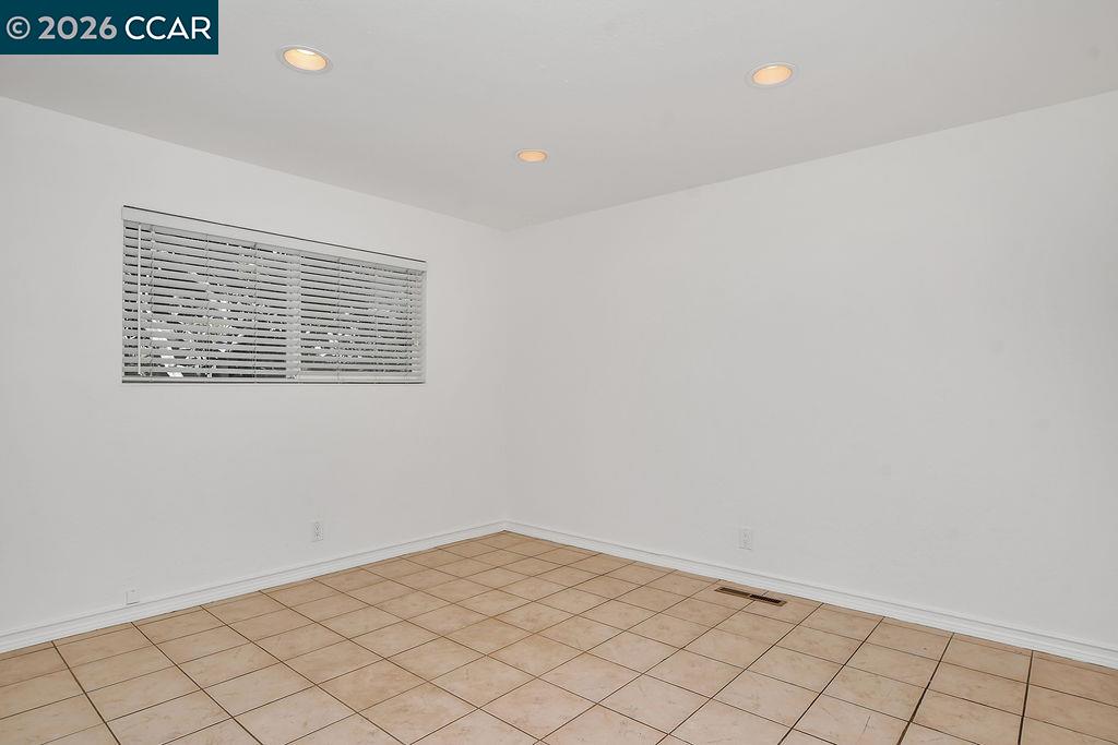 Detail Gallery Image 18 of 25 For 1475 Bassett Dr, Concord,  CA 94521 - 3 Beds | 2 Baths