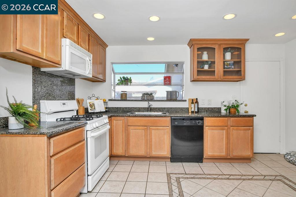 Detail Gallery Image 9 of 25 For 1475 Bassett Dr, Concord,  CA 94521 - 3 Beds | 2 Baths