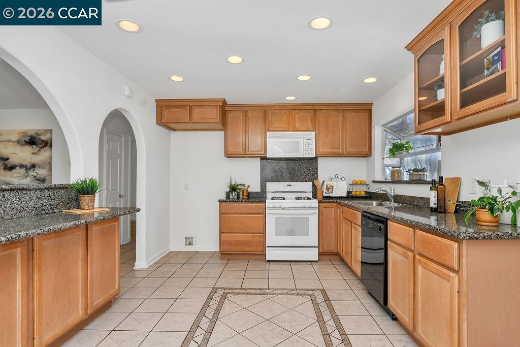 Detail Gallery Image 10 of 25 For 1475 Bassett Dr, Concord,  CA 94521 - 3 Beds | 2 Baths