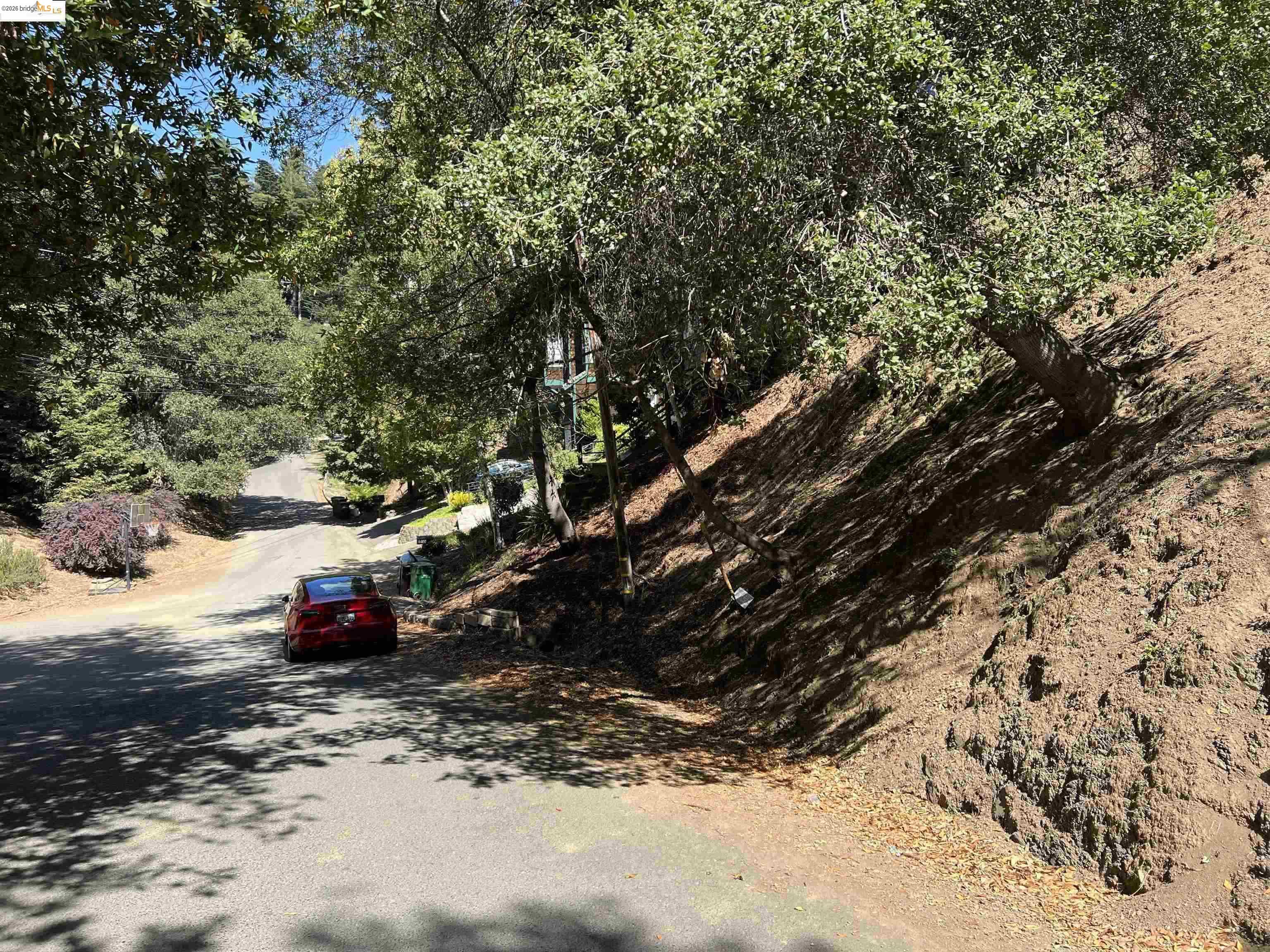 Detail Gallery Image 13 of 14 For 6390 Longcroft Dr, Oakland,  CA 94611 - – Beds | – Baths