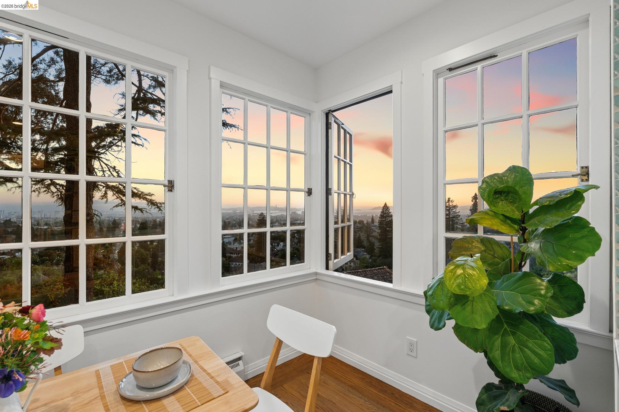 Detail Gallery Image 2 of 60 For 190 Stonewall Road, Berkeley,  CA 94705 - 4 Beds | 3/1 Baths