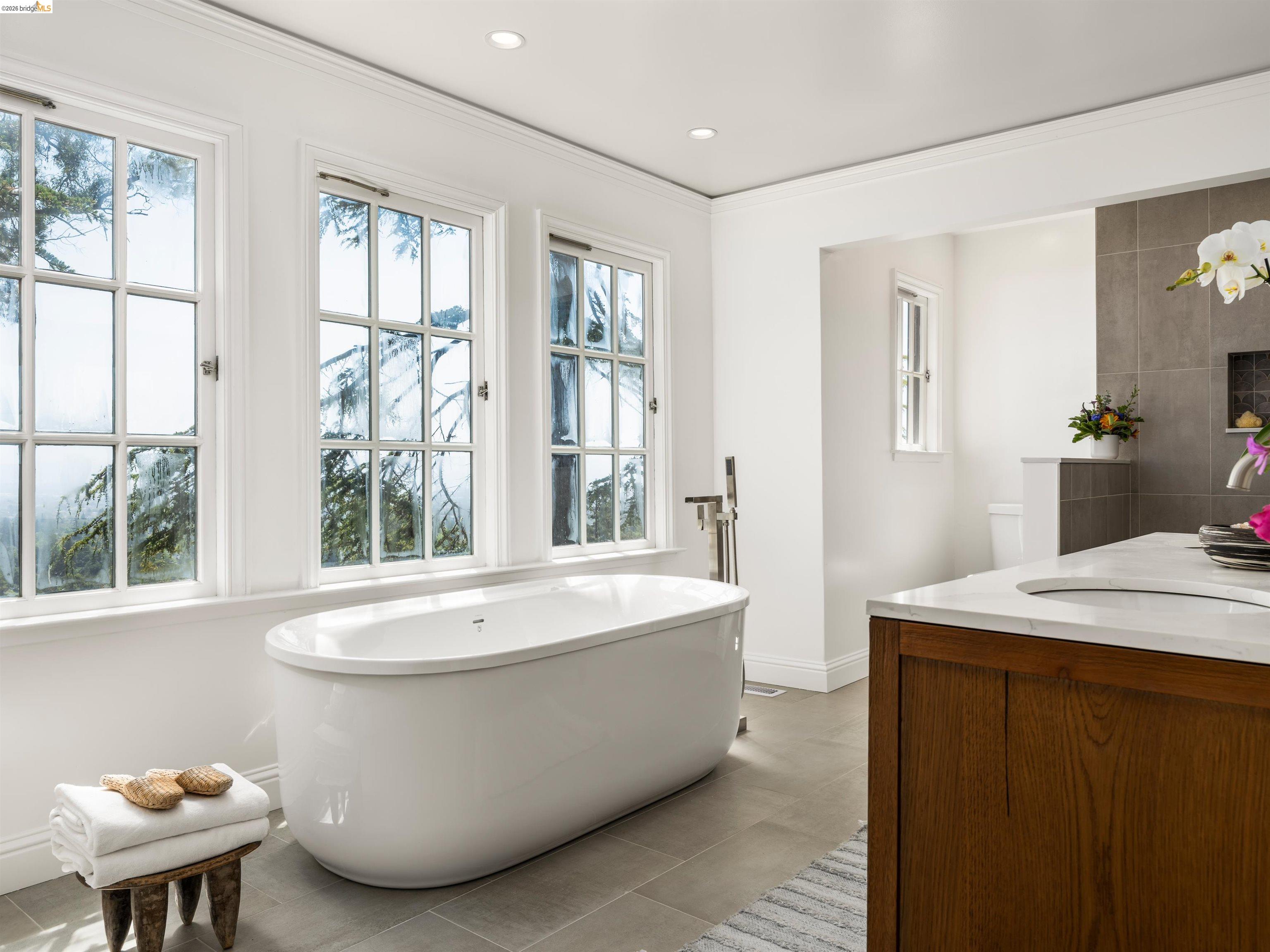 Detail Gallery Image 23 of 60 For 190 Stonewall Road, Berkeley,  CA 94705 - 4 Beds | 3/1 Baths