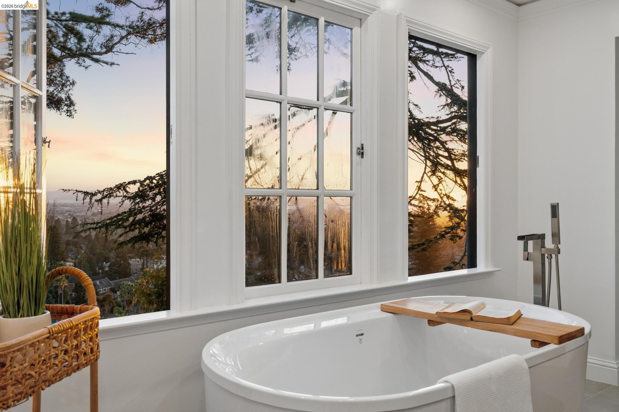 Detail Gallery Image 57 of 60 For 190 Stonewall Road, Berkeley,  CA 94705 - 4 Beds | 3/1 Baths