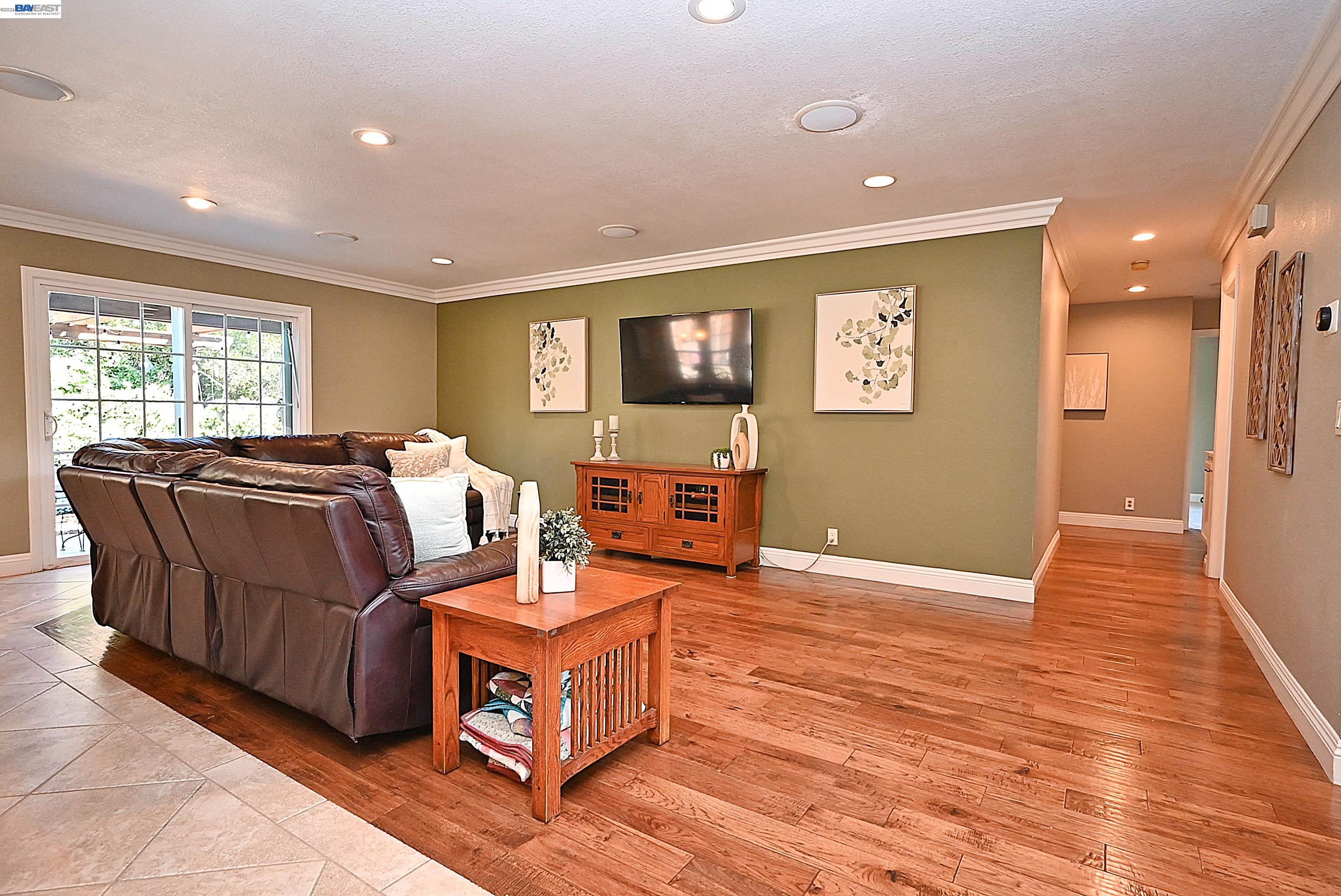 Detail Gallery Image 13 of 43 For 8133 via Zapata, Dublin,  CA 94568 - 4 Beds | 2 Baths