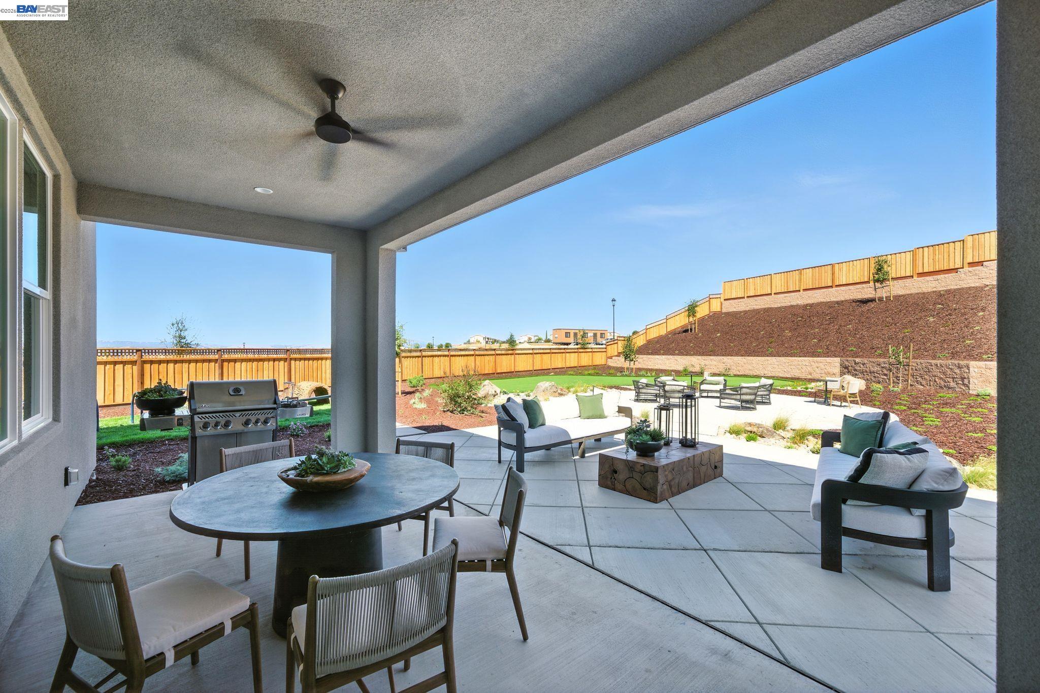 Detail Gallery Image 4 of 55 For 1658 Wren Street, Dublin,  CA 94568 - 5 Beds | 5/2 Baths