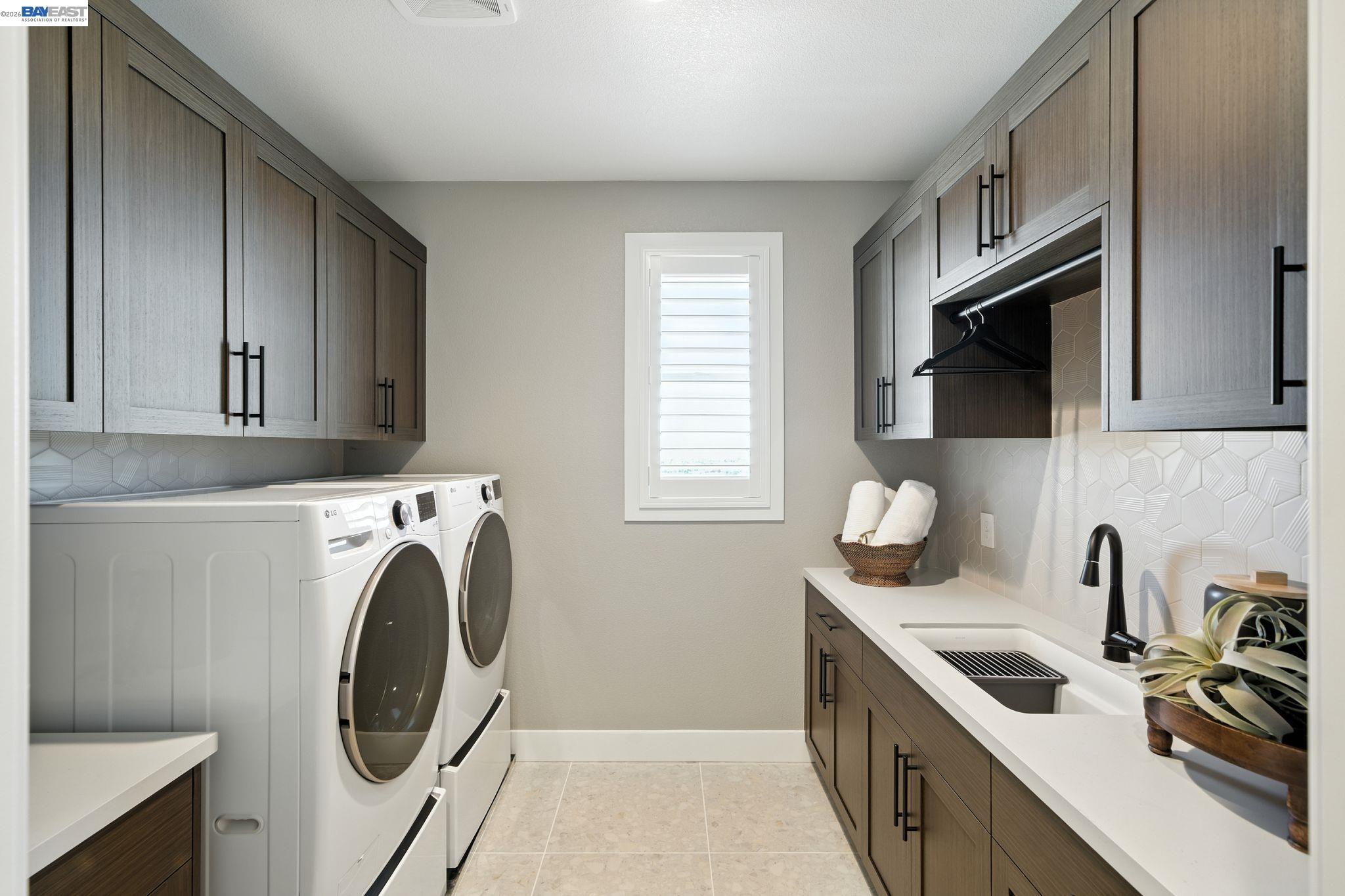 Detail Gallery Image 40 of 55 For 1658 Wren Street, Dublin,  CA 94568 - 5 Beds | 5/2 Baths