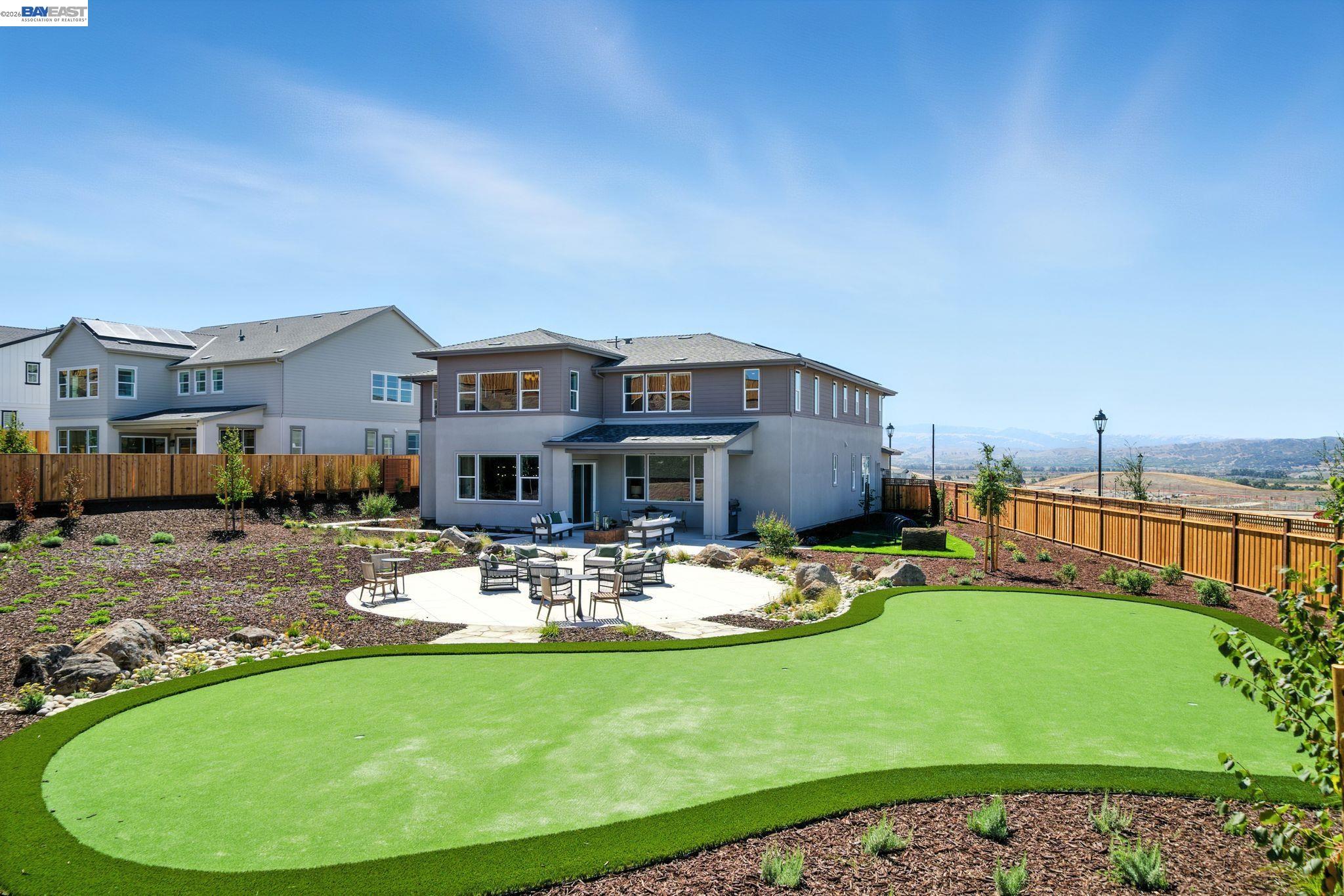 Detail Gallery Image 8 of 55 For 1658 Wren Street, Dublin,  CA 94568 - 5 Beds | 5/2 Baths