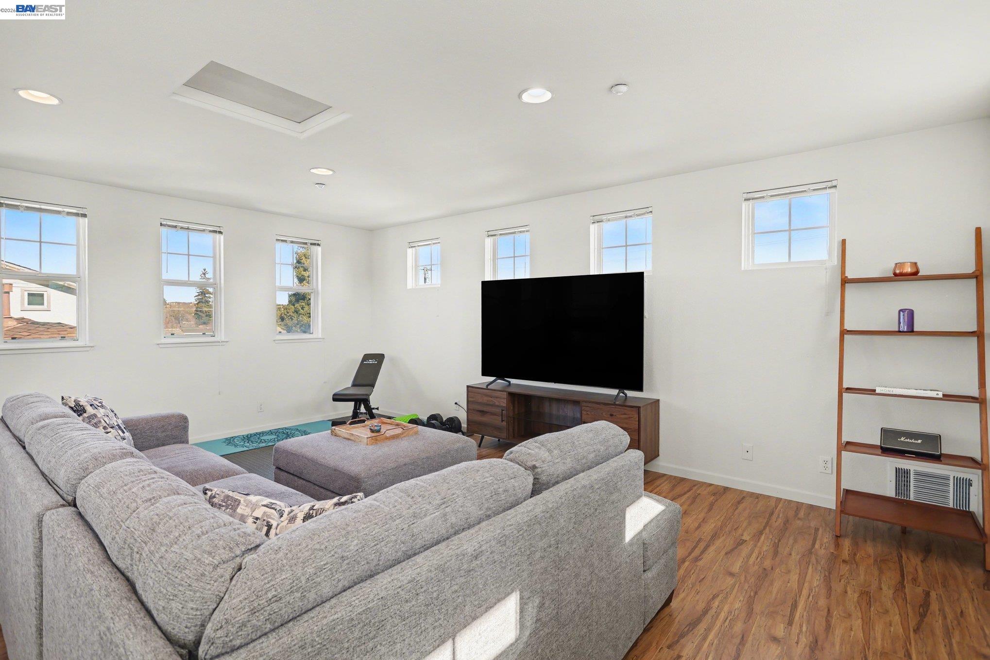 Detail Gallery Image 35 of 49 For 3092 Madsen St, Hayward,  CA 94541 - 3 Beds | 2/1 Baths