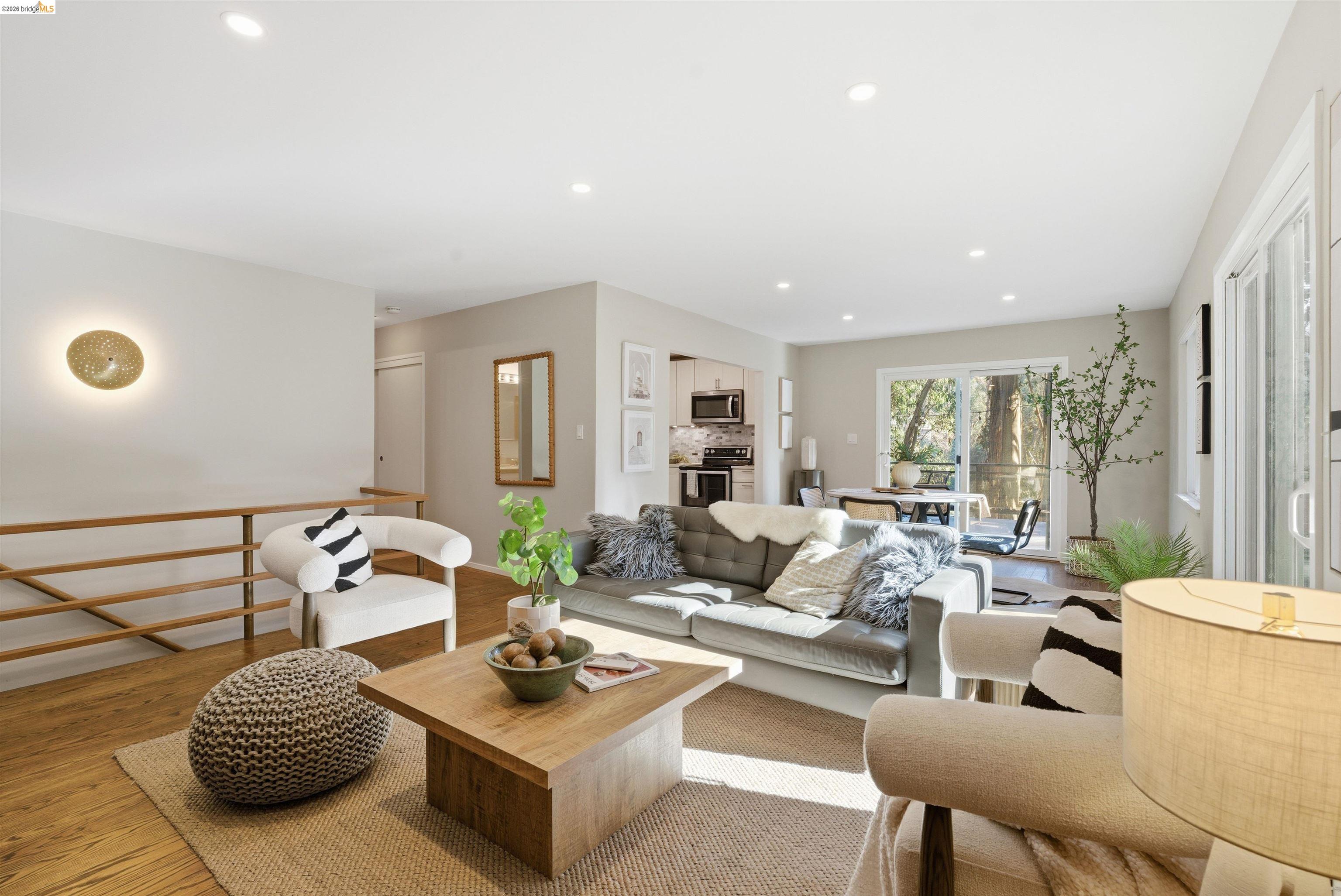 Detail Gallery Image 11 of 54 For 6416 Valley View Rd, Oakland,  CA 94611 - 3 Beds | 2 Baths