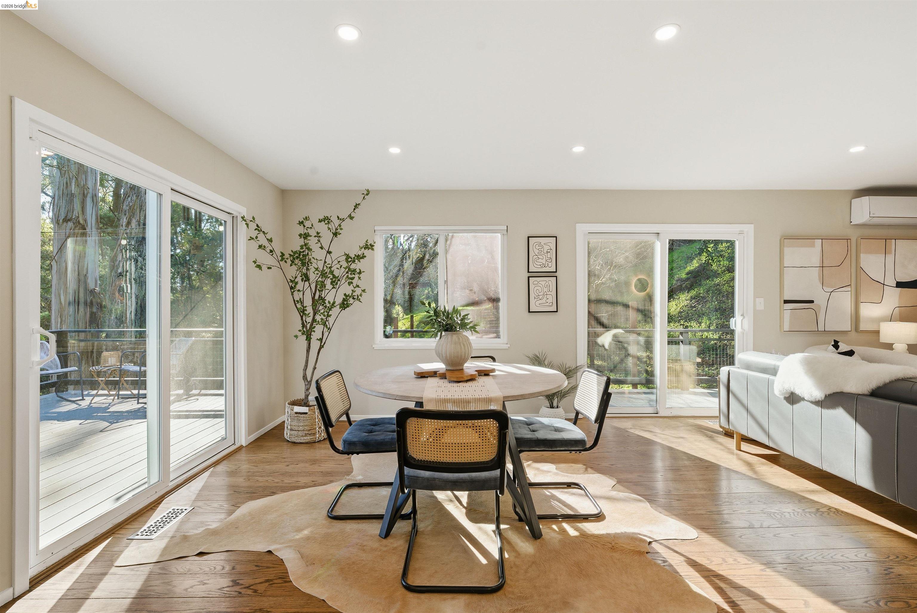 Detail Gallery Image 13 of 54 For 6416 Valley View Rd, Oakland,  CA 94611 - 3 Beds | 2 Baths