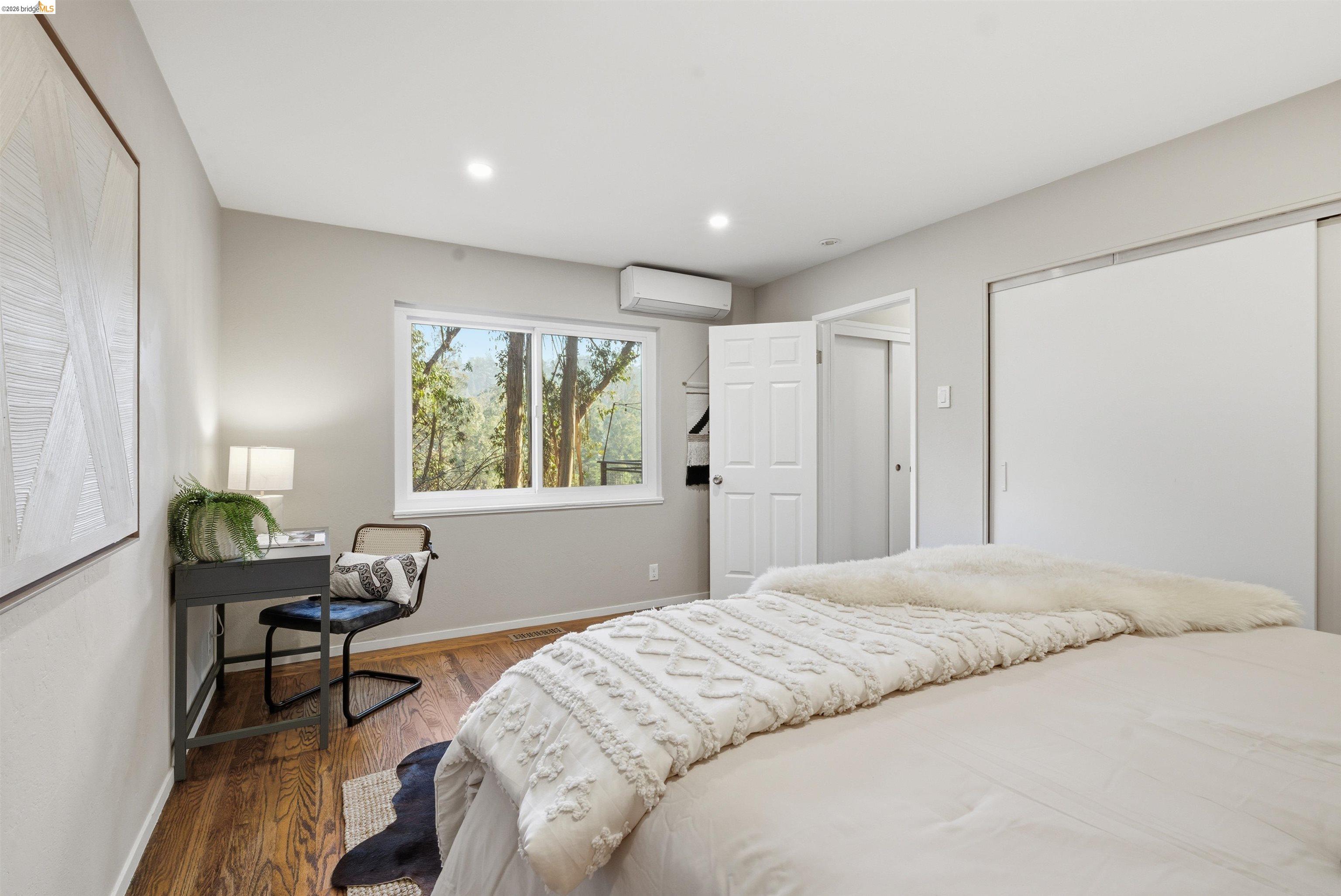 Detail Gallery Image 23 of 54 For 6416 Valley View Rd, Oakland,  CA 94611 - 3 Beds | 2 Baths
