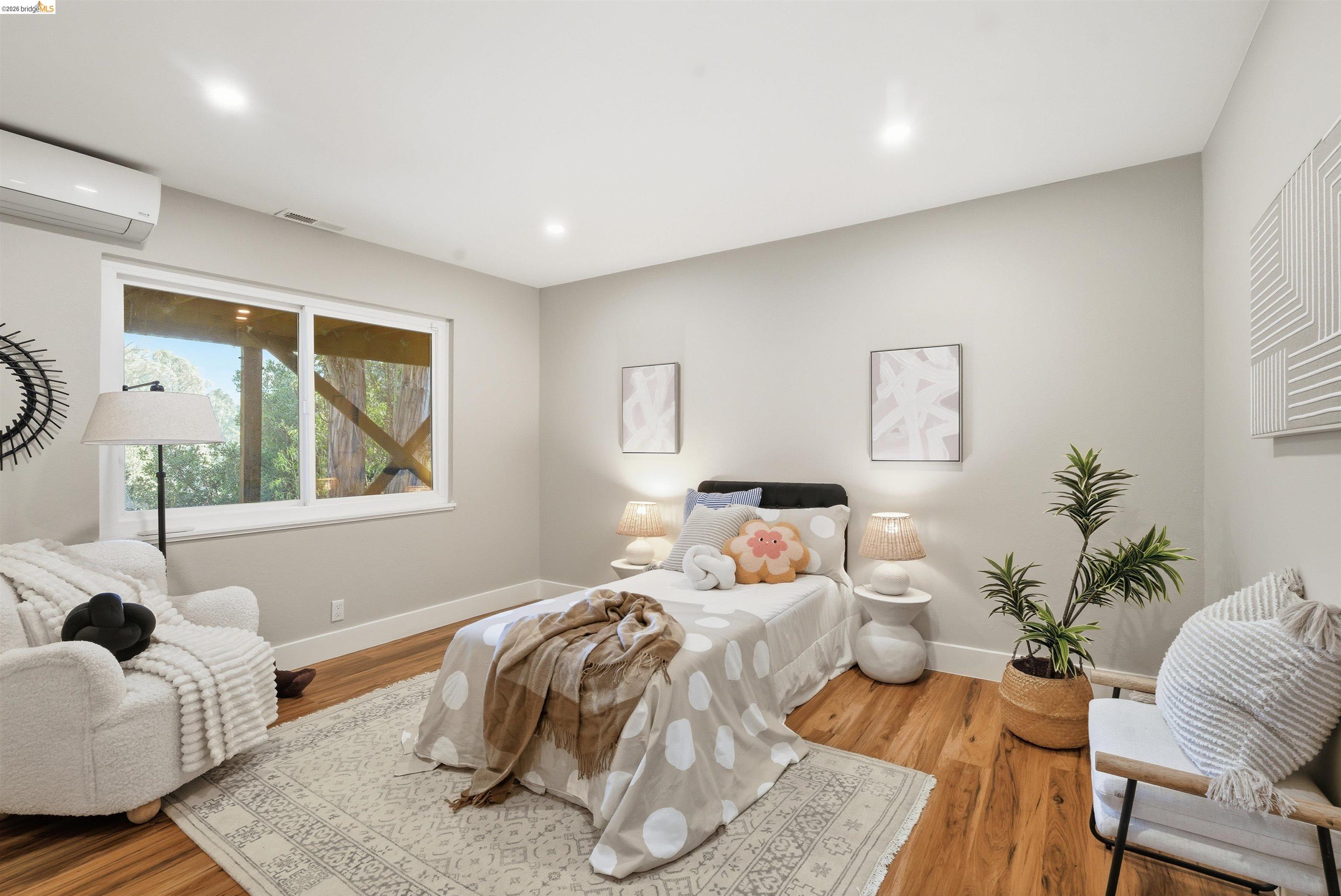 Detail Gallery Image 24 of 54 For 6416 Valley View Rd, Oakland,  CA 94611 - 3 Beds | 2 Baths