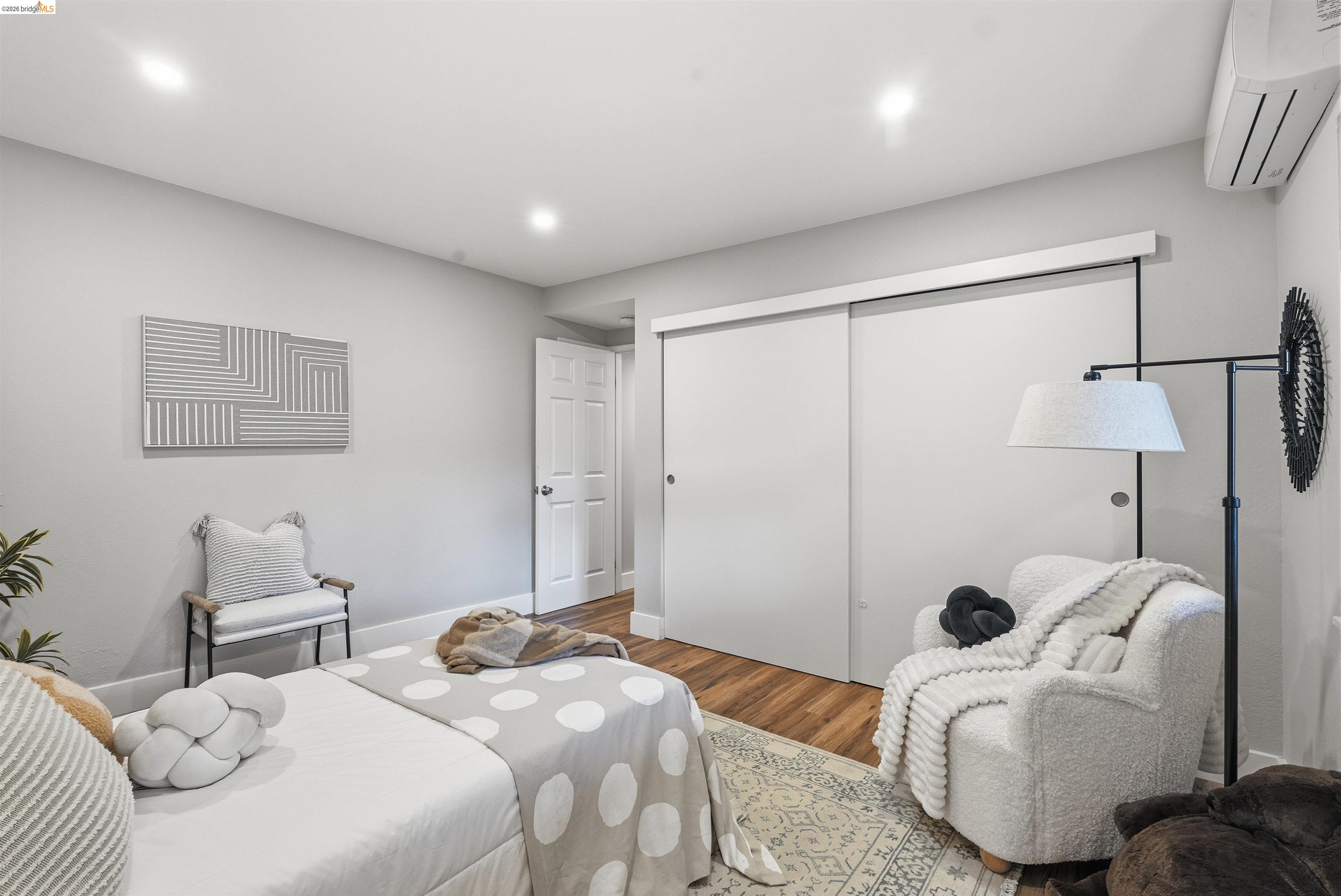 Detail Gallery Image 25 of 54 For 6416 Valley View Rd, Oakland,  CA 94611 - 3 Beds | 2 Baths