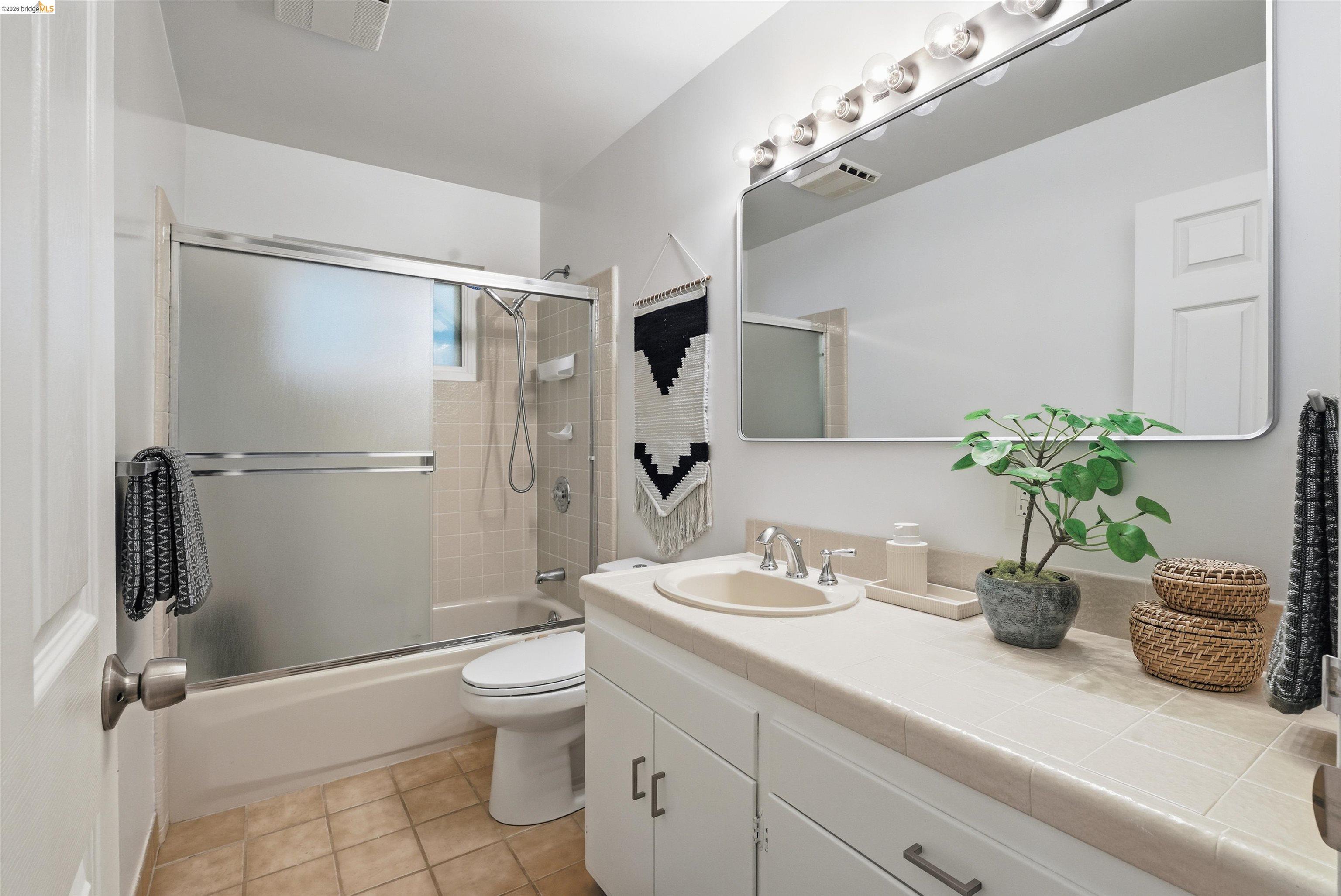 Detail Gallery Image 27 of 54 For 6416 Valley View Rd, Oakland,  CA 94611 - 3 Beds | 2 Baths