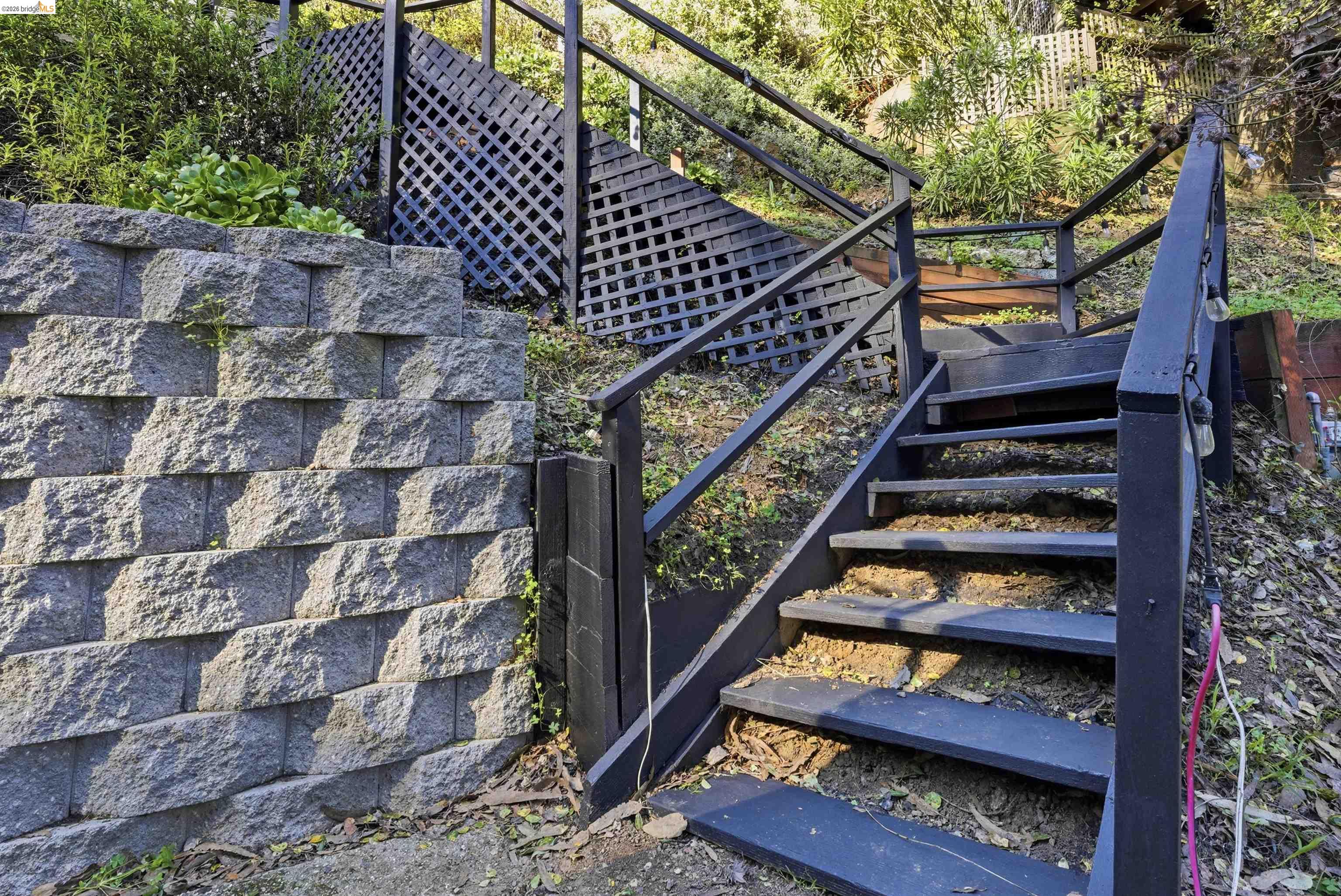 Detail Gallery Image 34 of 54 For 6416 Valley View Rd, Oakland,  CA 94611 - 3 Beds | 2 Baths