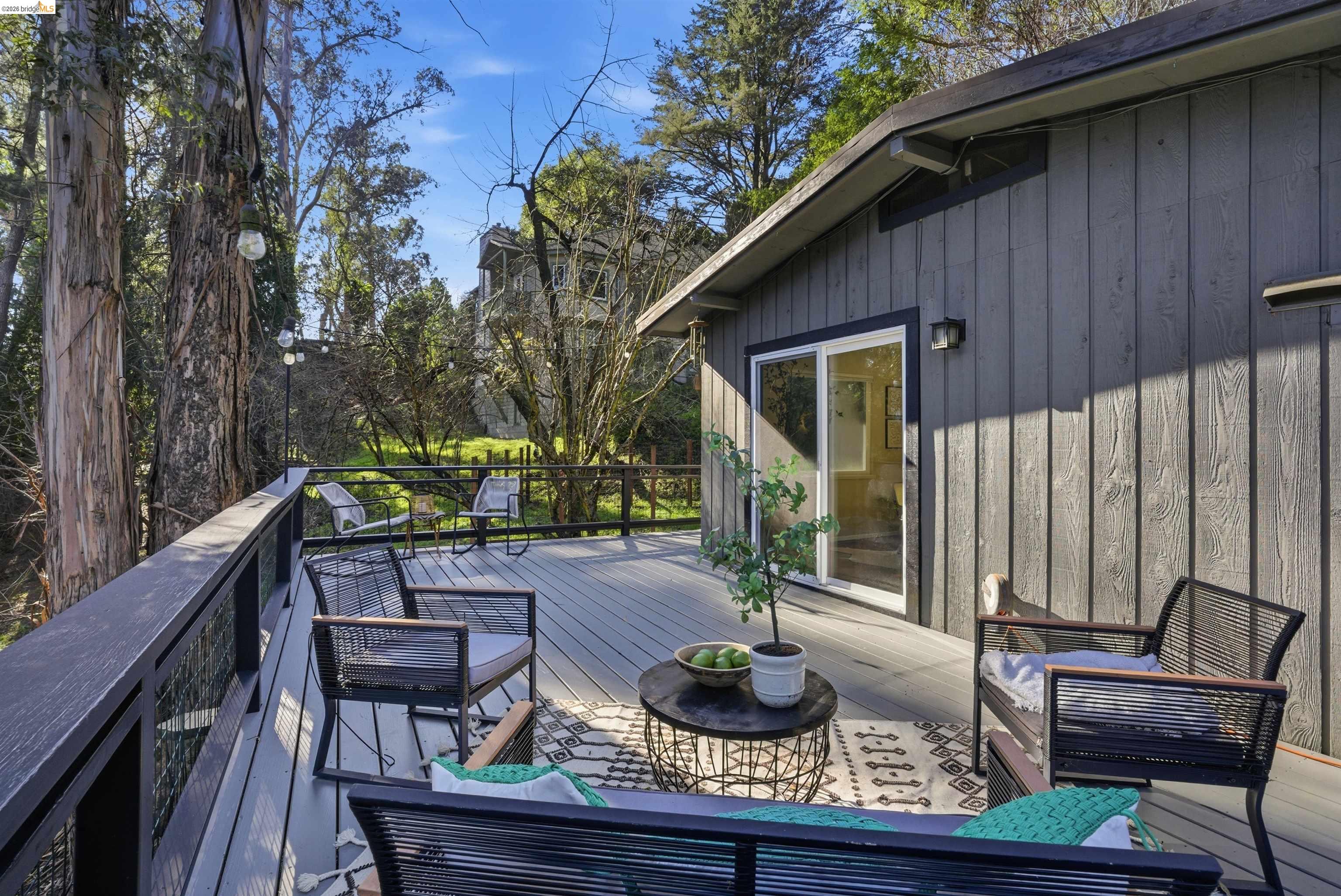 Detail Gallery Image 42 of 54 For 6416 Valley View Rd, Oakland,  CA 94611 - 3 Beds | 2 Baths