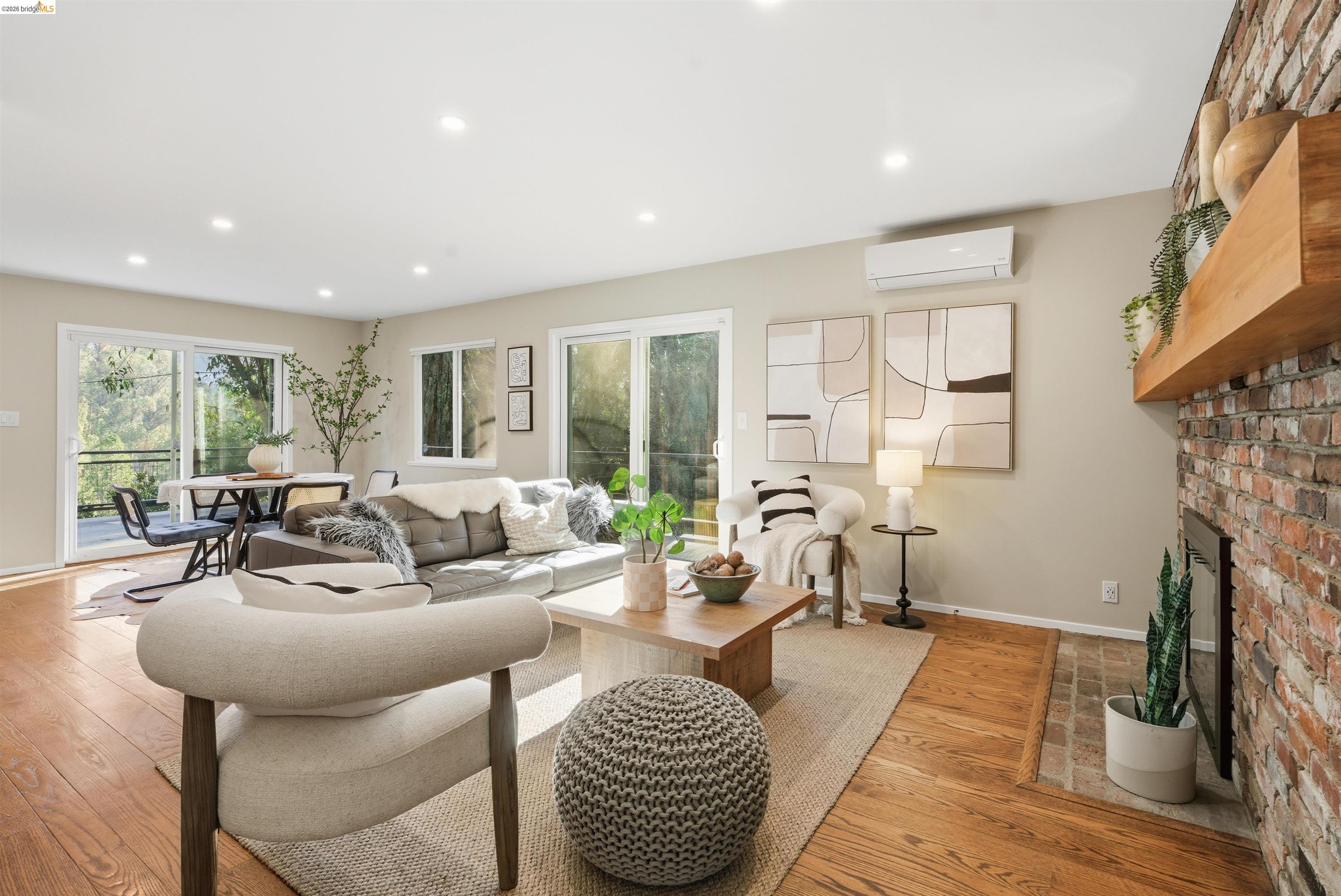 Detail Gallery Image 6 of 54 For 6416 Valley View Rd, Oakland,  CA 94611 - 3 Beds | 2 Baths