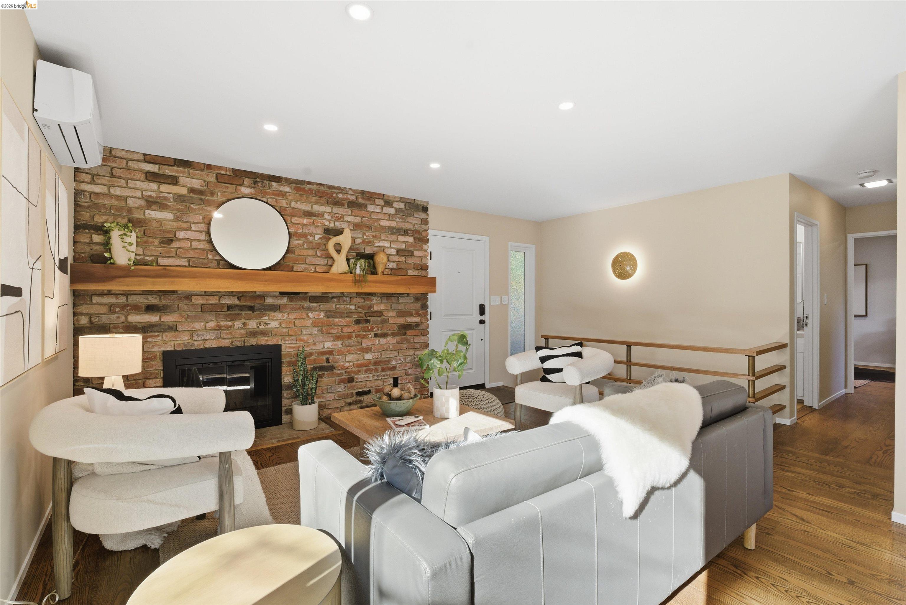 Detail Gallery Image 10 of 54 For 6416 Valley View Rd, Oakland,  CA 94611 - 3 Beds | 2 Baths